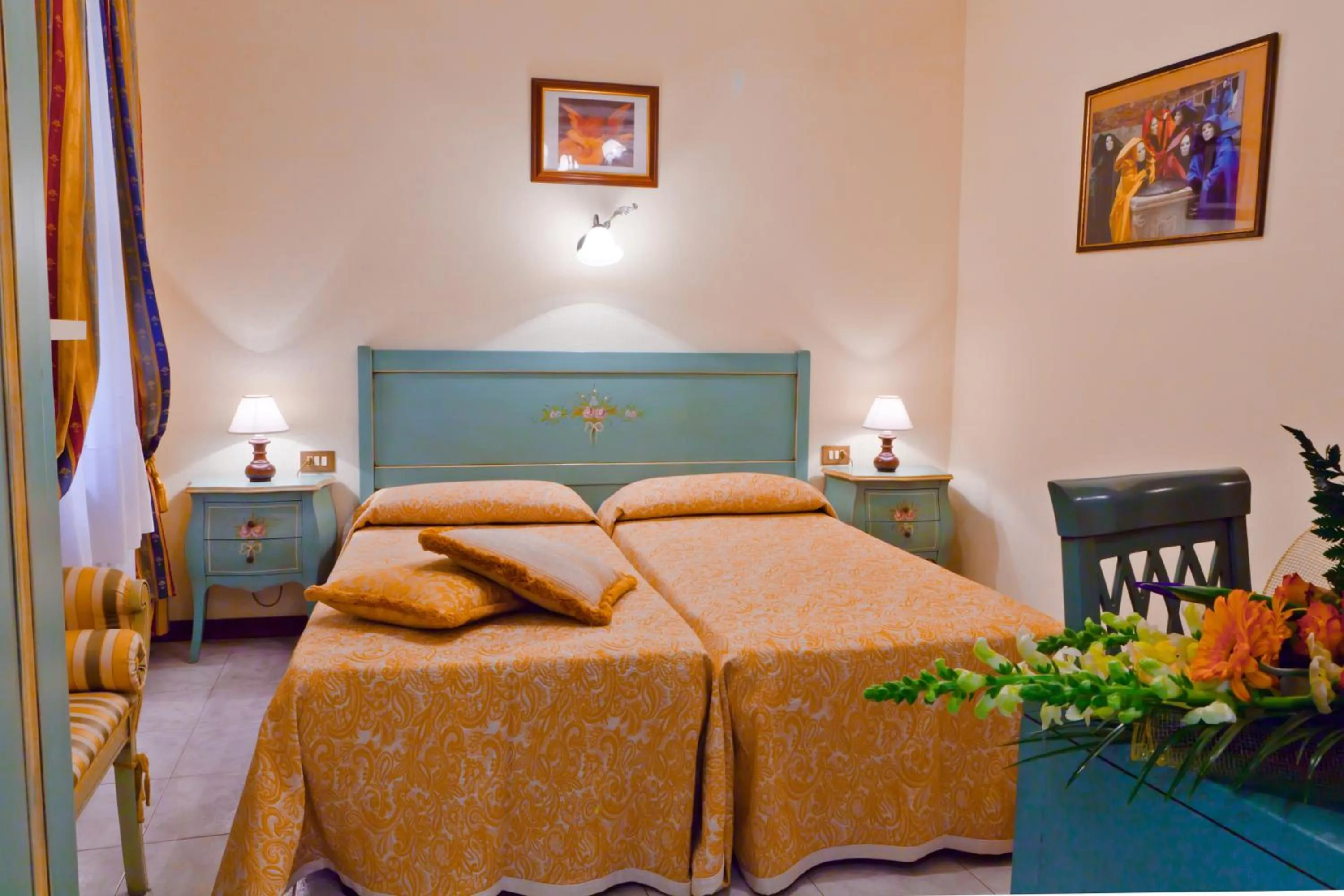 Photo of the whole room, Bed in Hotel Henry