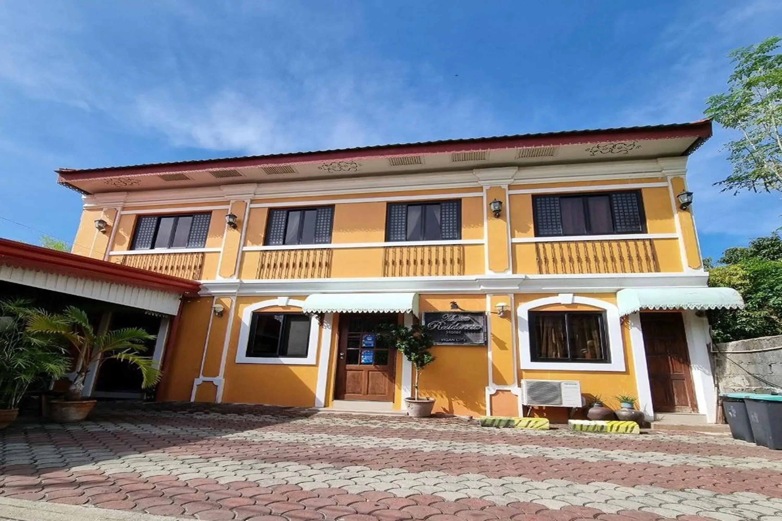 Property building in Mojica Residencia Hotel Property building in Mojica Residencia Hotel