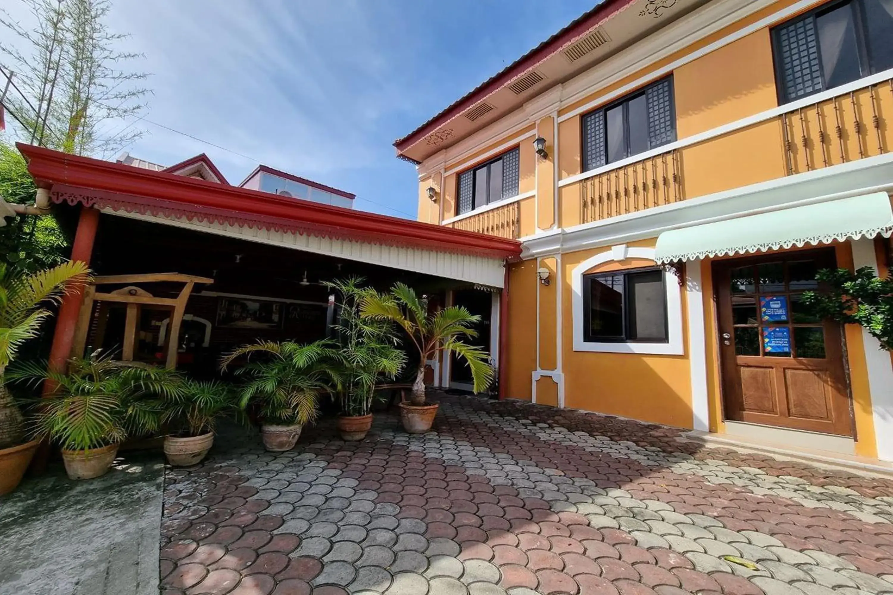 Property building in Mojica Residencia Hotel Property building in Mojica Residencia Hotel