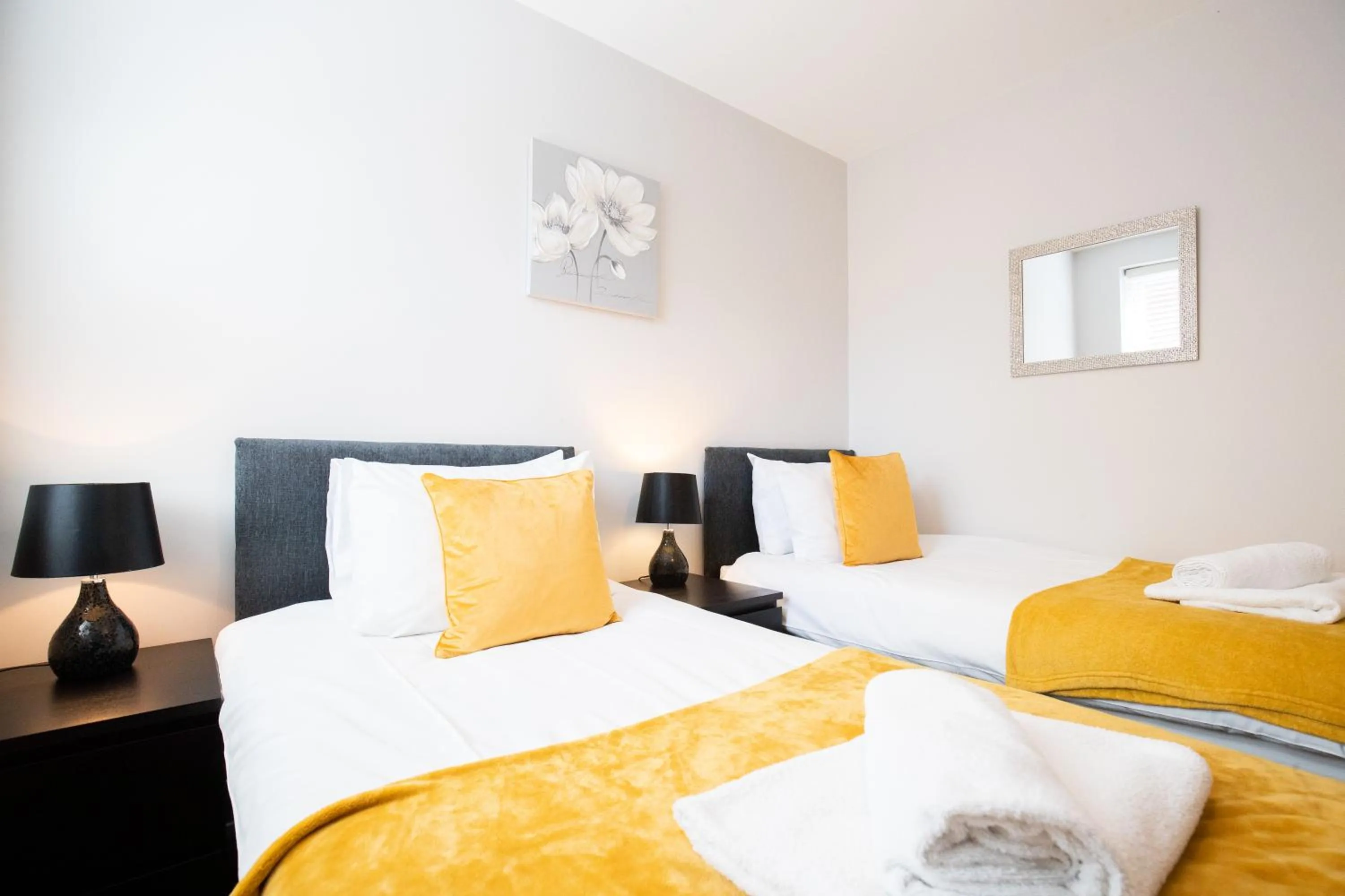 Bedroom, Bed in Velvet 2-bedroom apartment, Brewery Road, Hoddesdon