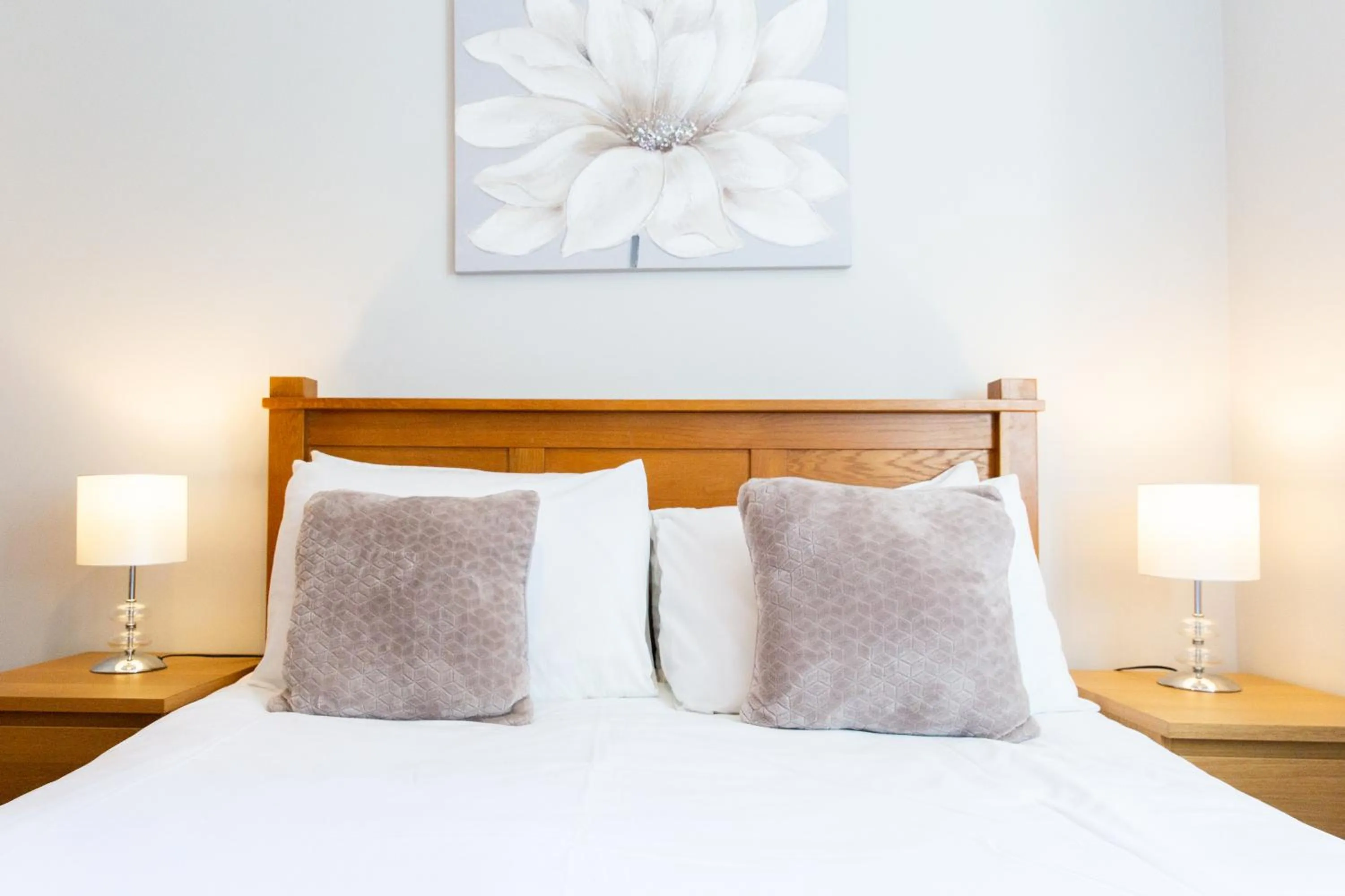 Bedroom, Bed in Velvet 2-bedroom apartment, Brewery Road, Hoddesdon