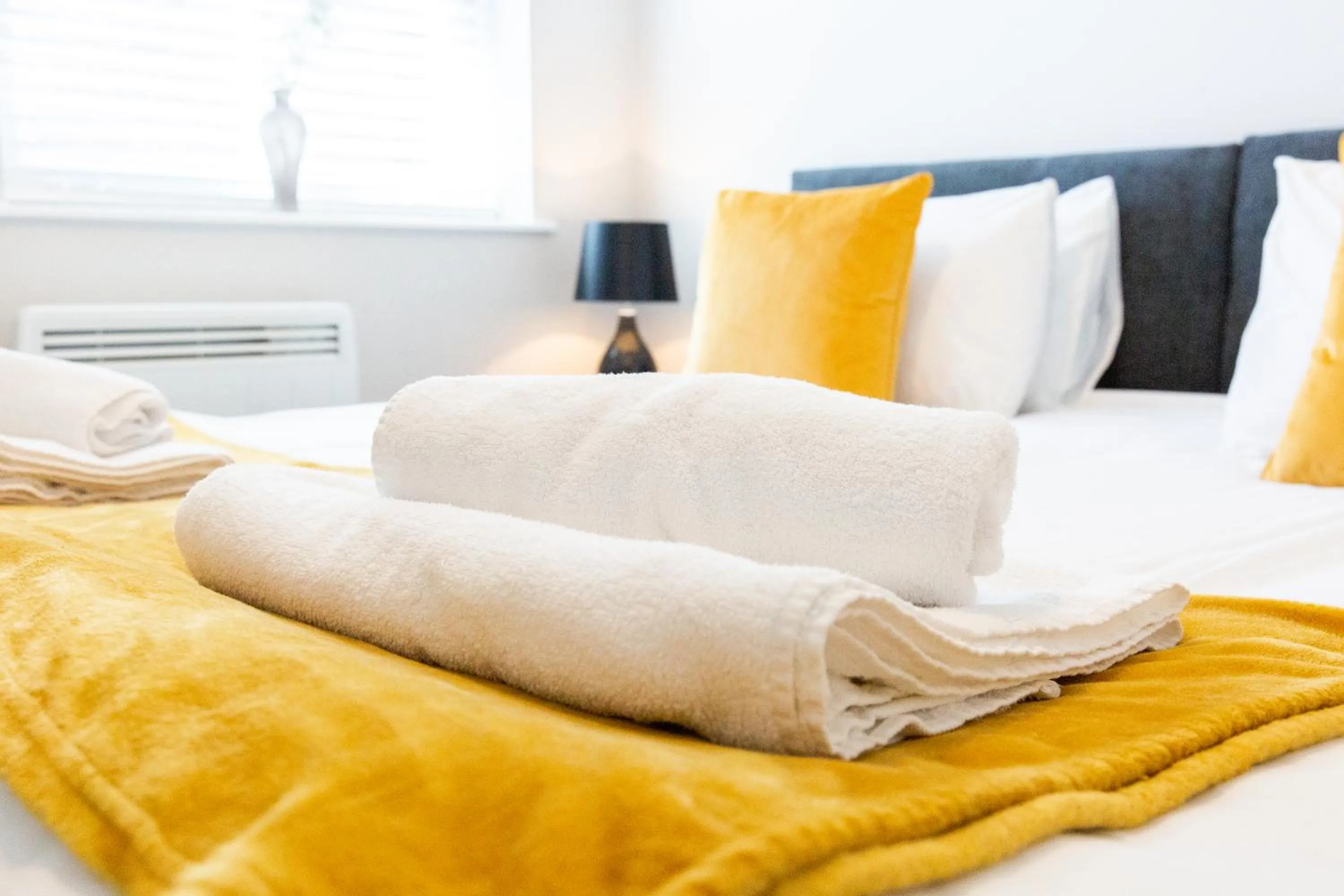 Bedroom, Bed in Velvet 2-bedroom apartment, Brewery Road, Hoddesdon