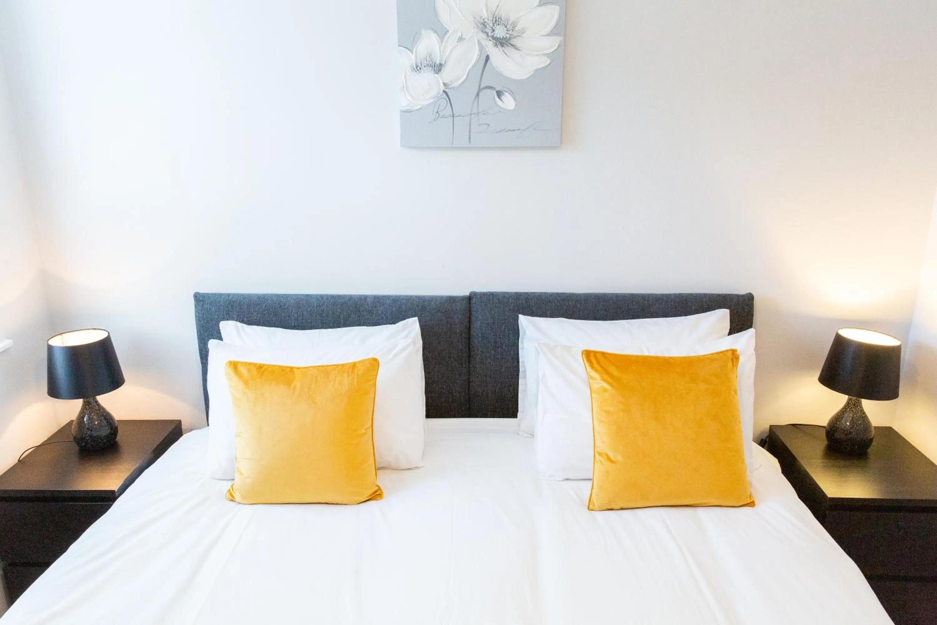 Bedroom, Bed in Velvet 2-bedroom apartment, Brewery Road, Hoddesdon