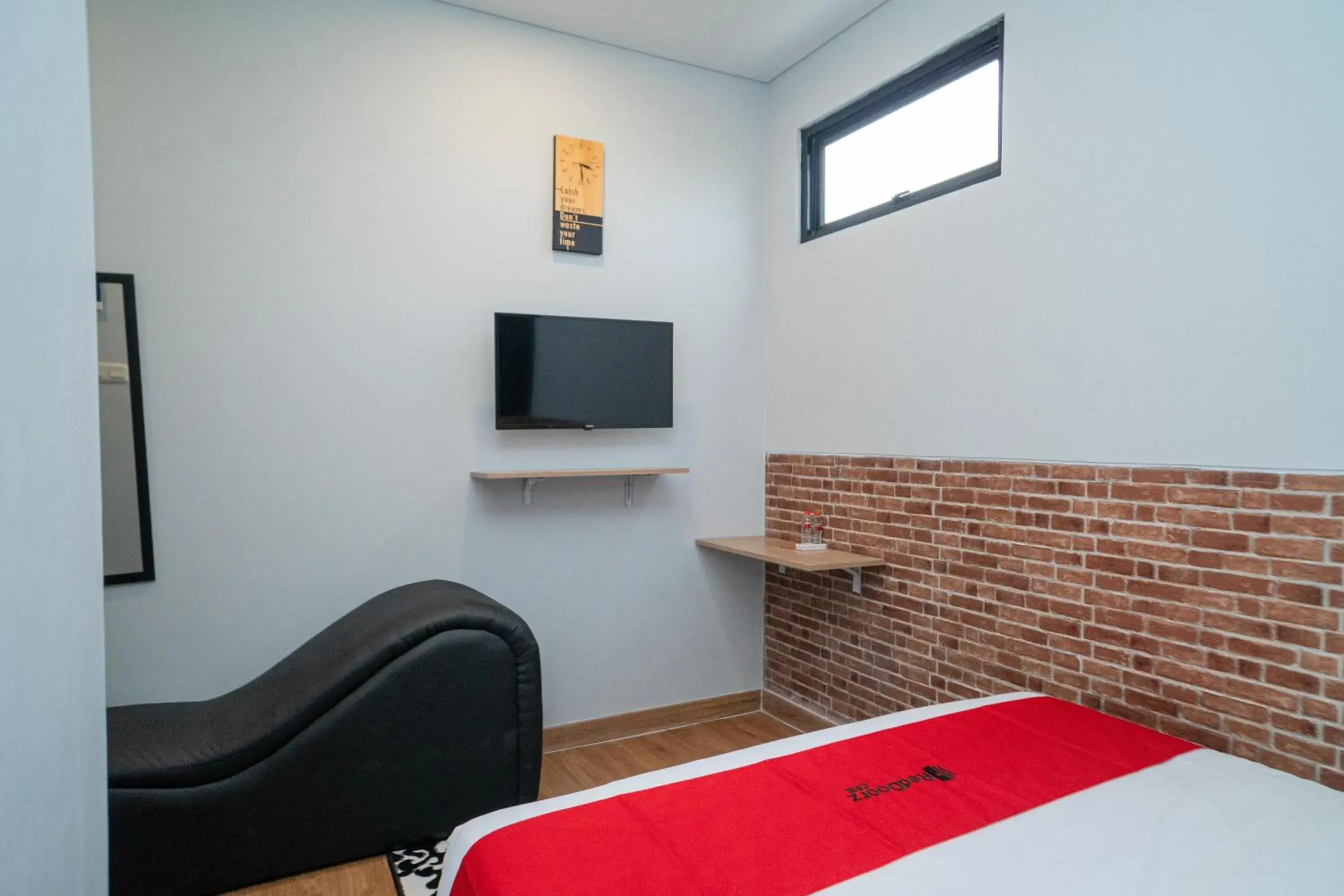 Bed in RedDoorz at Golden Averis Cibuluh Bogor Bed in RedDoorz at Golden Averis Cibuluh Bogor