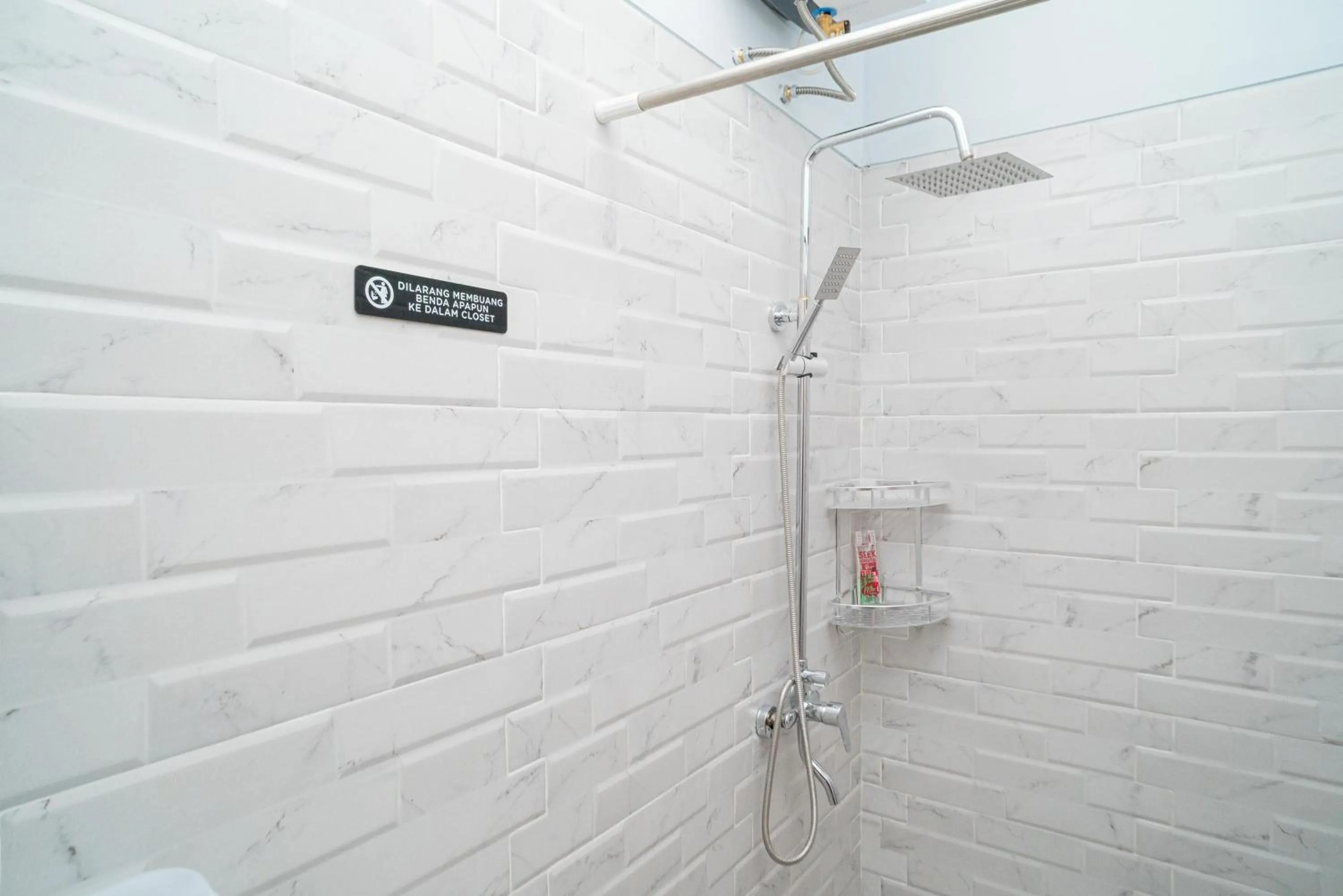 RedDoorz at Golden Averis Cibuluh Bogor