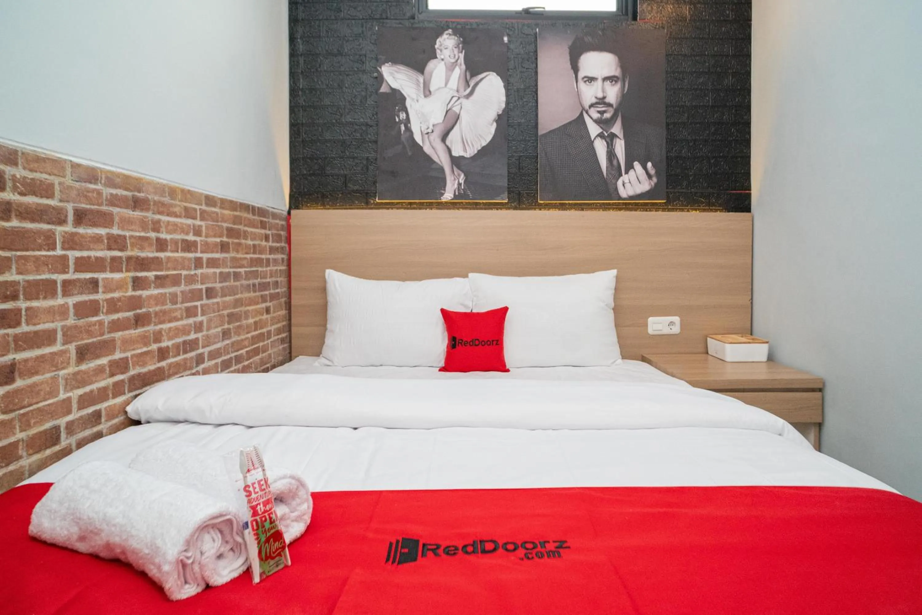 Bed in RedDoorz at Golden Averis Cibuluh Bogor