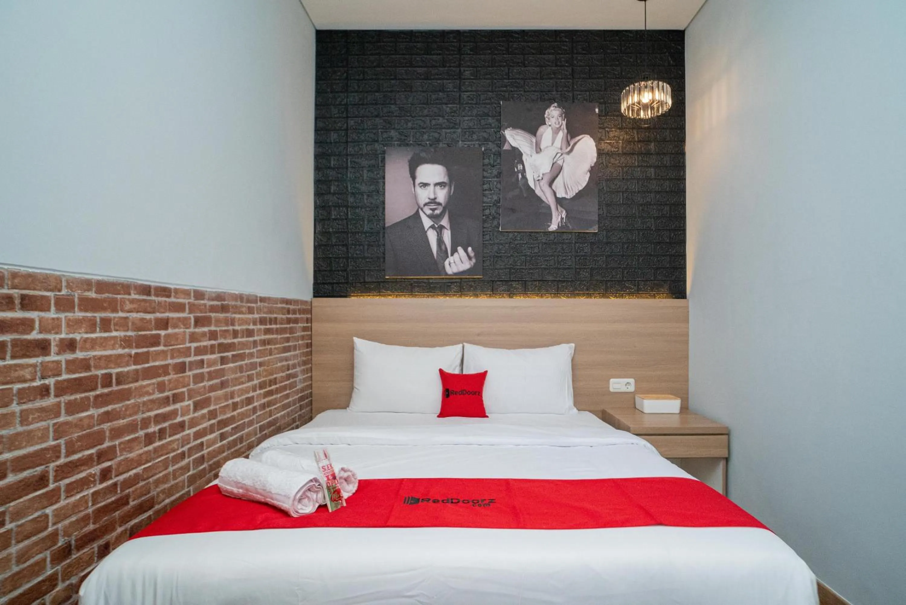 Bed in RedDoorz at Golden Averis Cibuluh Bogor