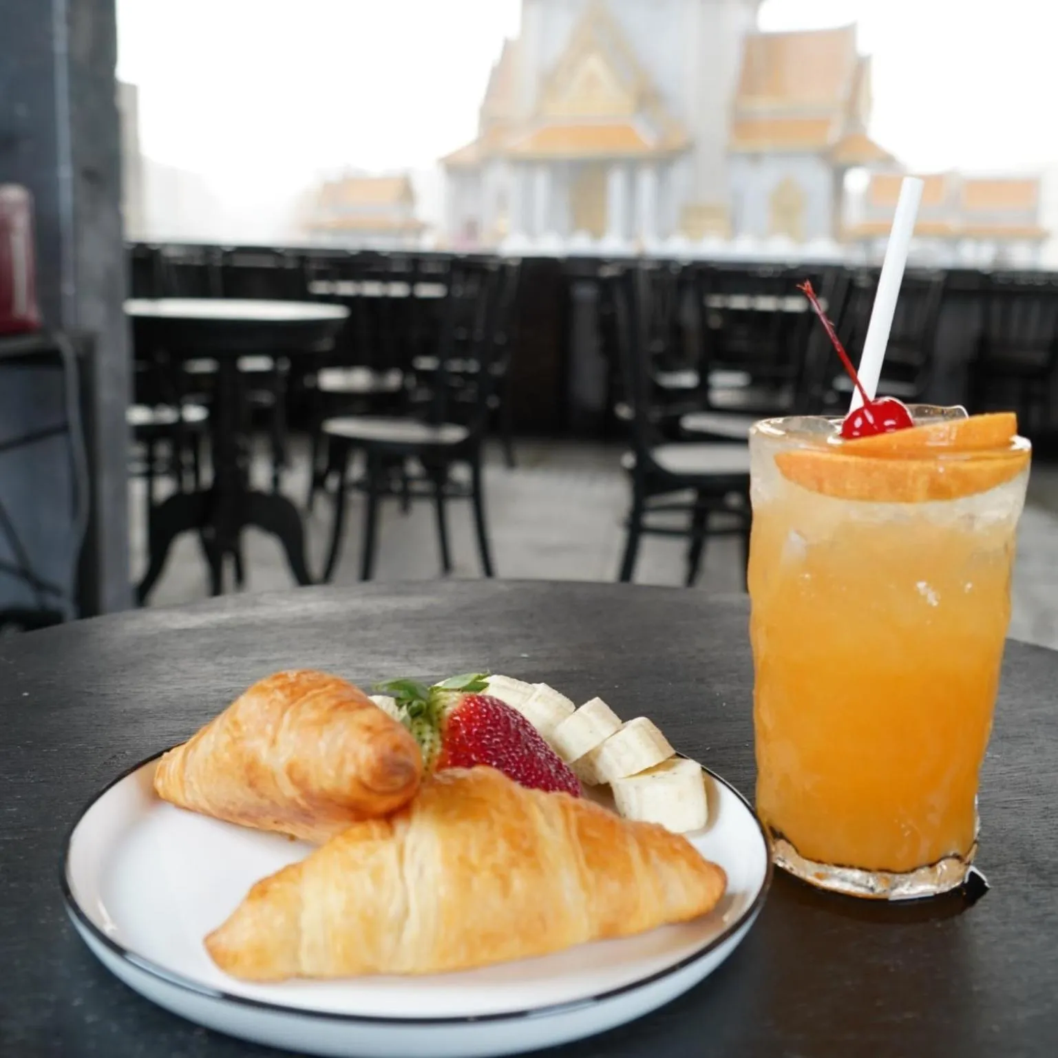 Food and drinks in 2499 Heritage Chinatown Bangkok Hotel By RoomQuest