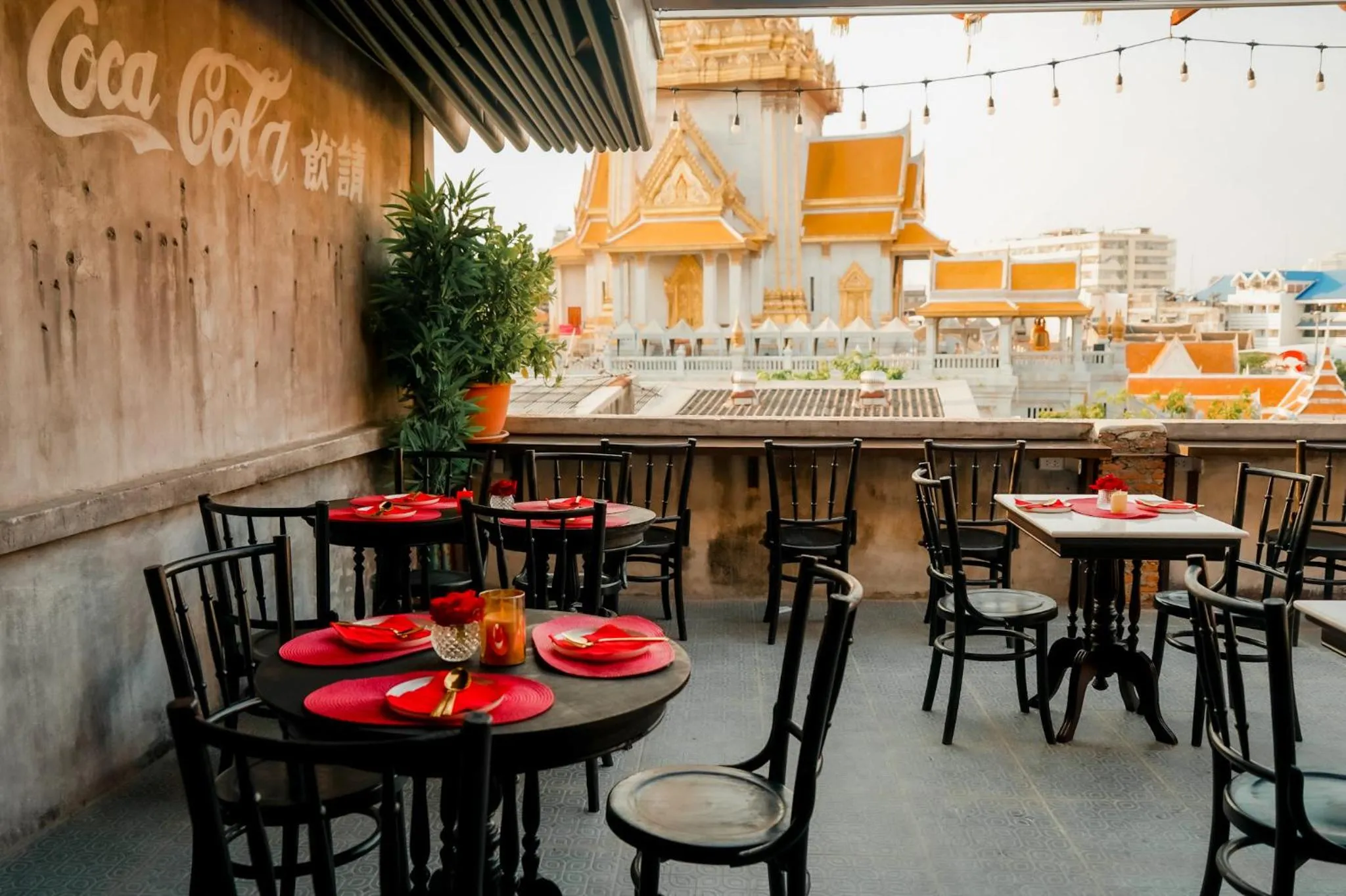 Restaurant/places to eat in 2499 Heritage Chinatown Bangkok Hotel By RoomQuest