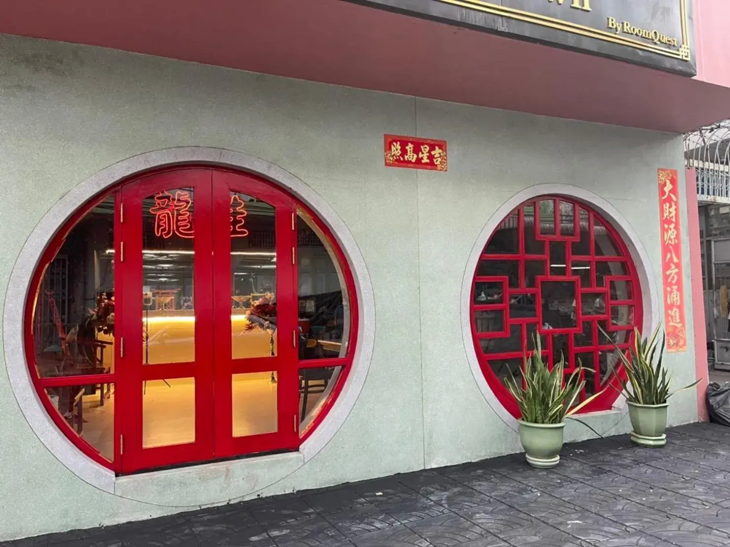 Property building in 2499 Heritage Chinatown Bangkok Hotel By RoomQuest Property building in 2499 Heritage Chinatown Bangkok Hotel By RoomQuest