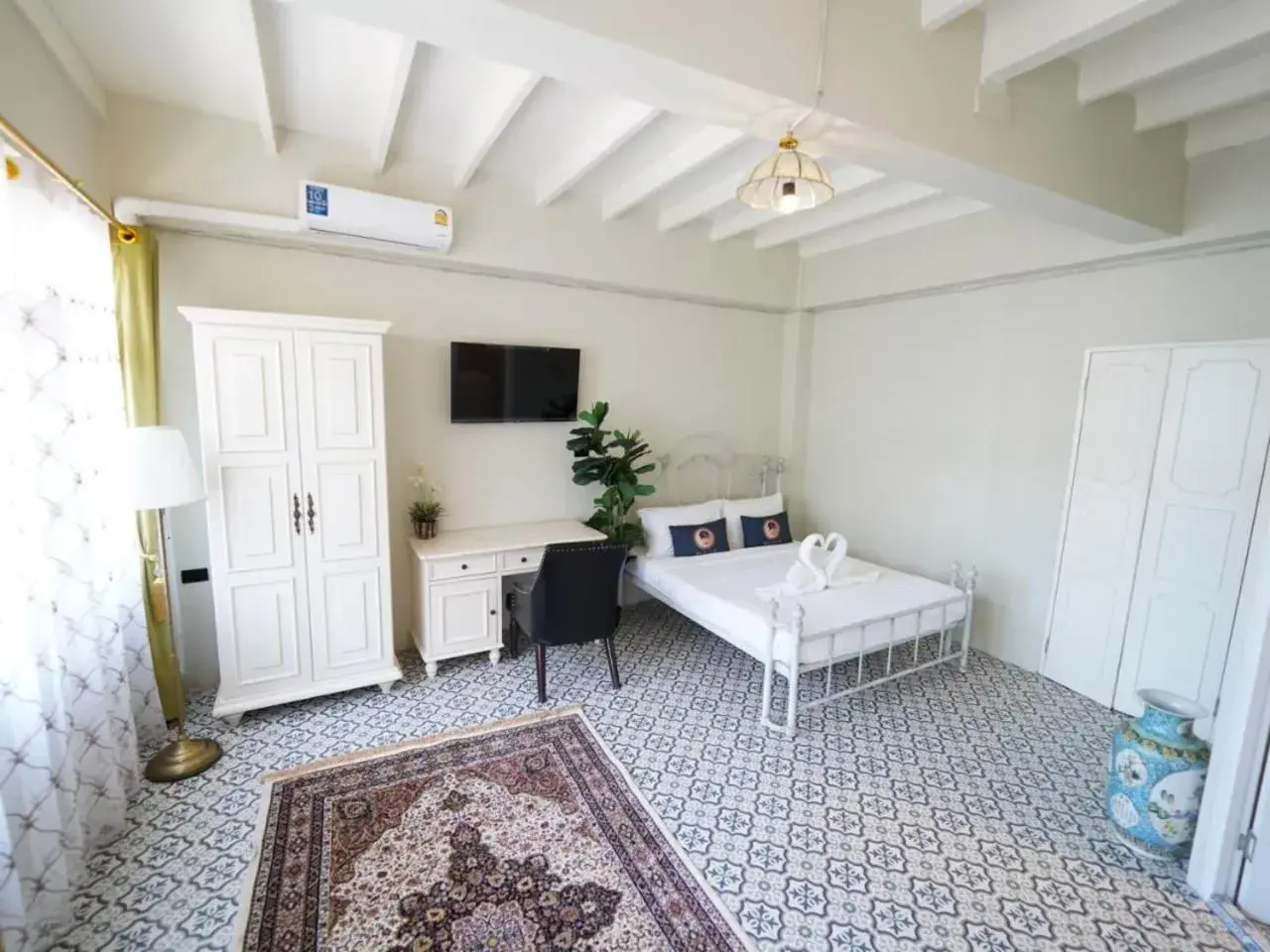 Photo of the whole room in 2499 Heritage Chinatown Bangkok Hotel By RoomQuest Photo of the whole room in 2499 Heritage Chinatown Bangkok Hotel By RoomQuest