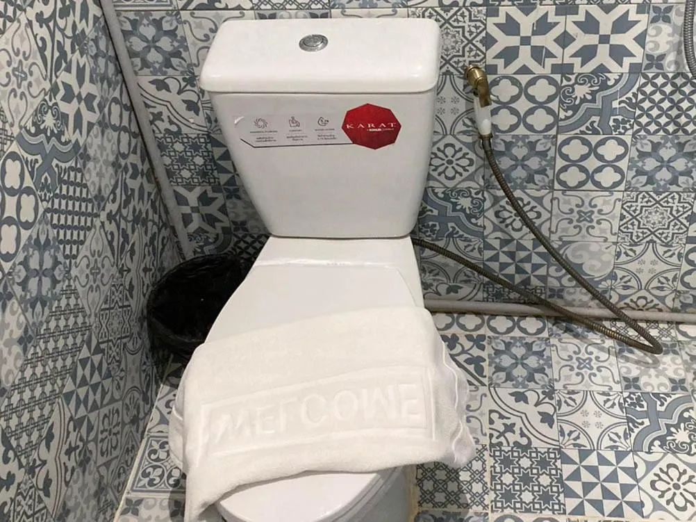 Toilet in 2499 Heritage Chinatown Bangkok Hotel By RoomQuest