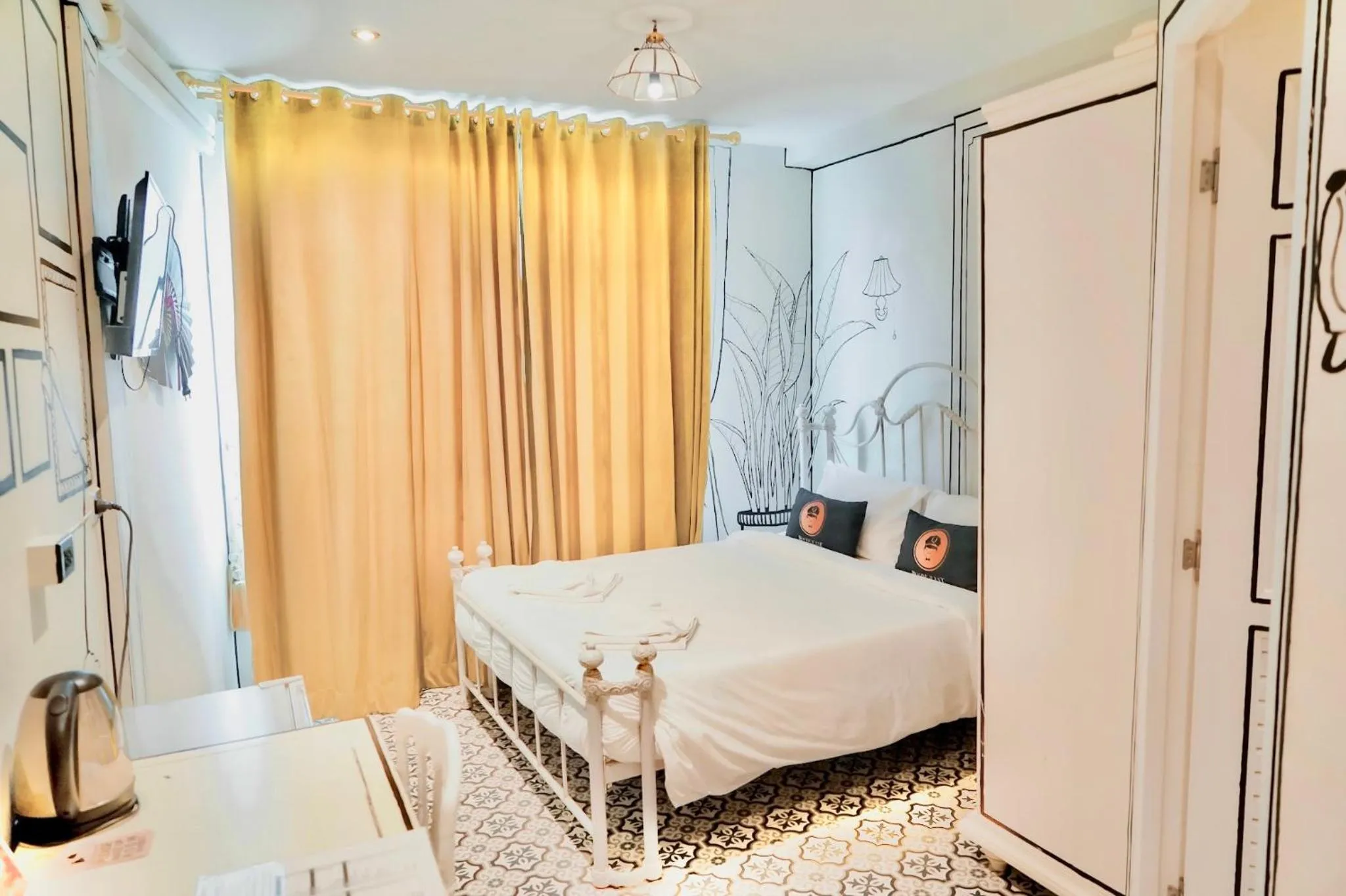 Bedroom in 2499 Heritage Chinatown Bangkok Hotel By RoomQuest