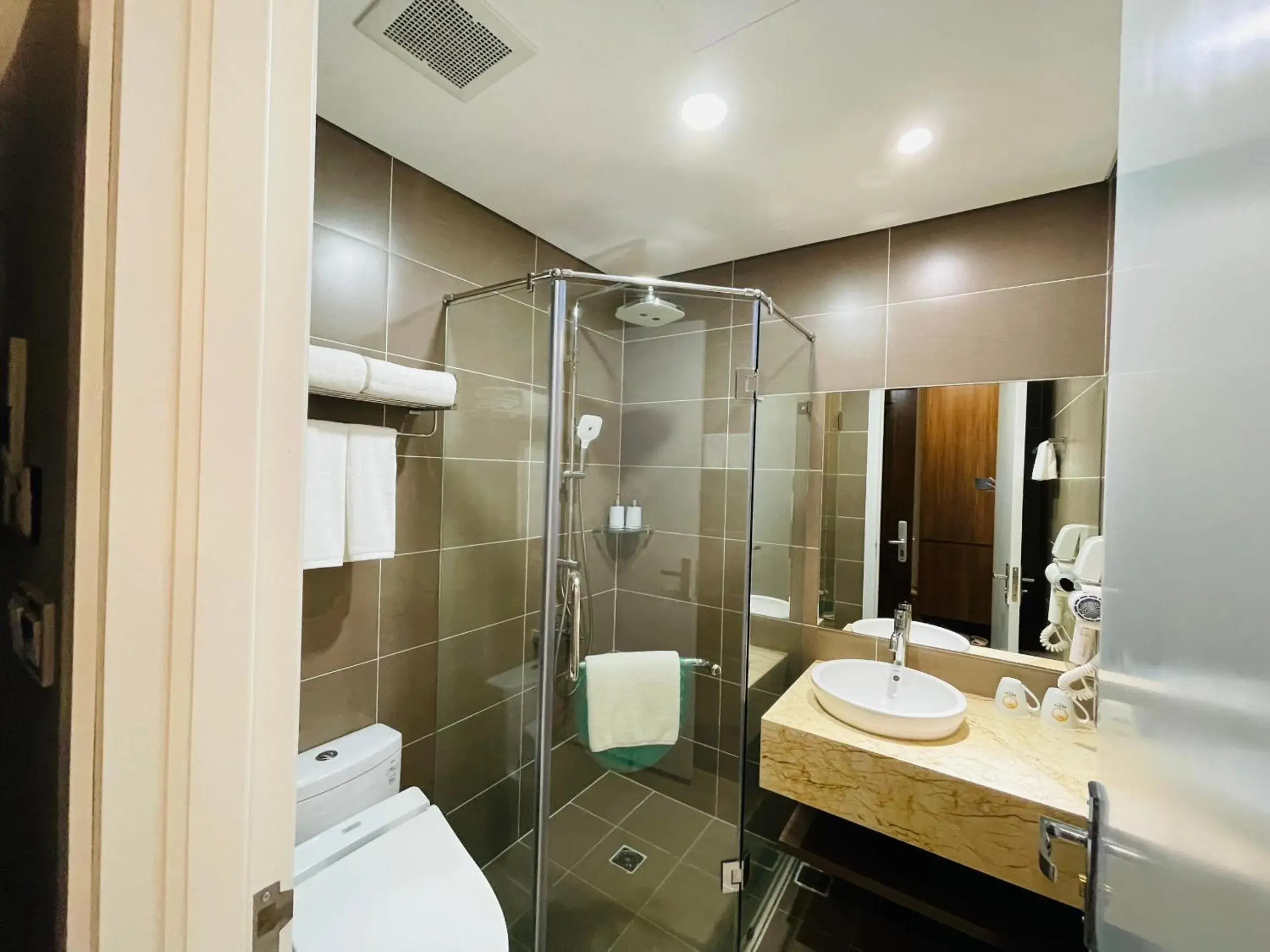 Bathroom in Nesta - The Grand Hao Nam Bathroom in Nesta - The Grand Hao Nam