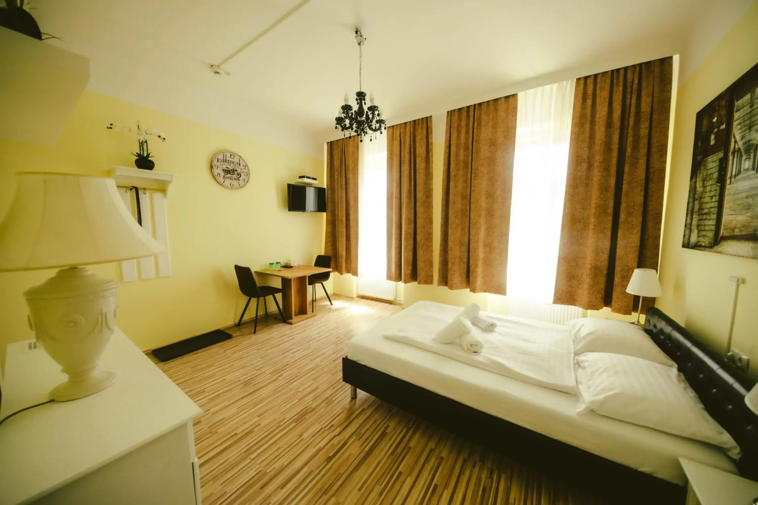 Standard Double Room in Hotel California Standard Double Room in Hotel California
