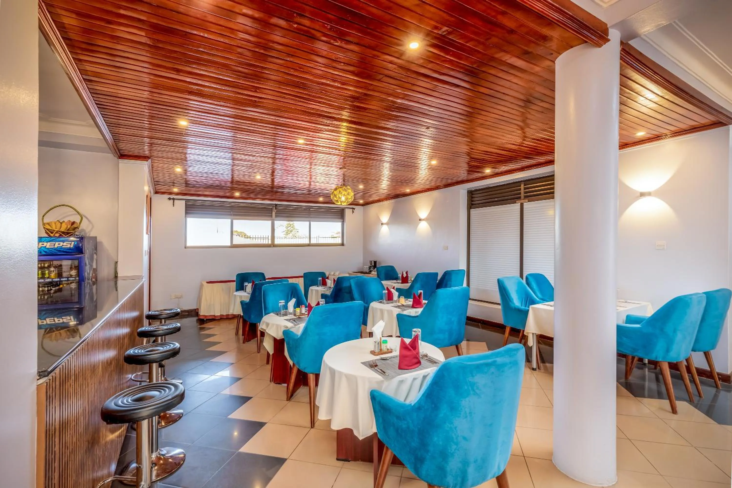 Restaurant/places to eat in Entebbe Traveller's Hotel