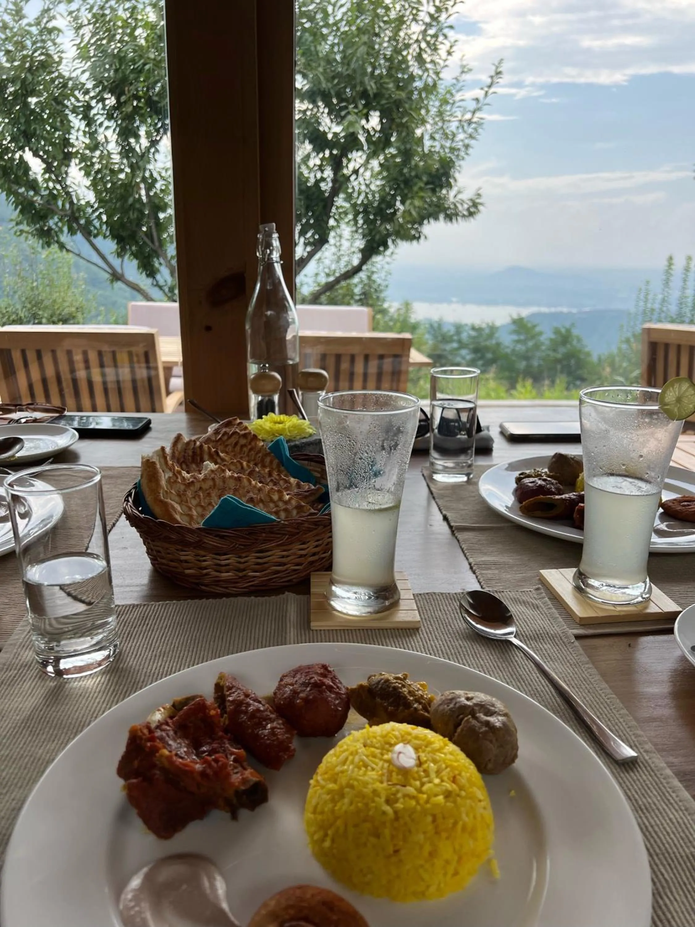 Food and drinks in Qayaam Gah