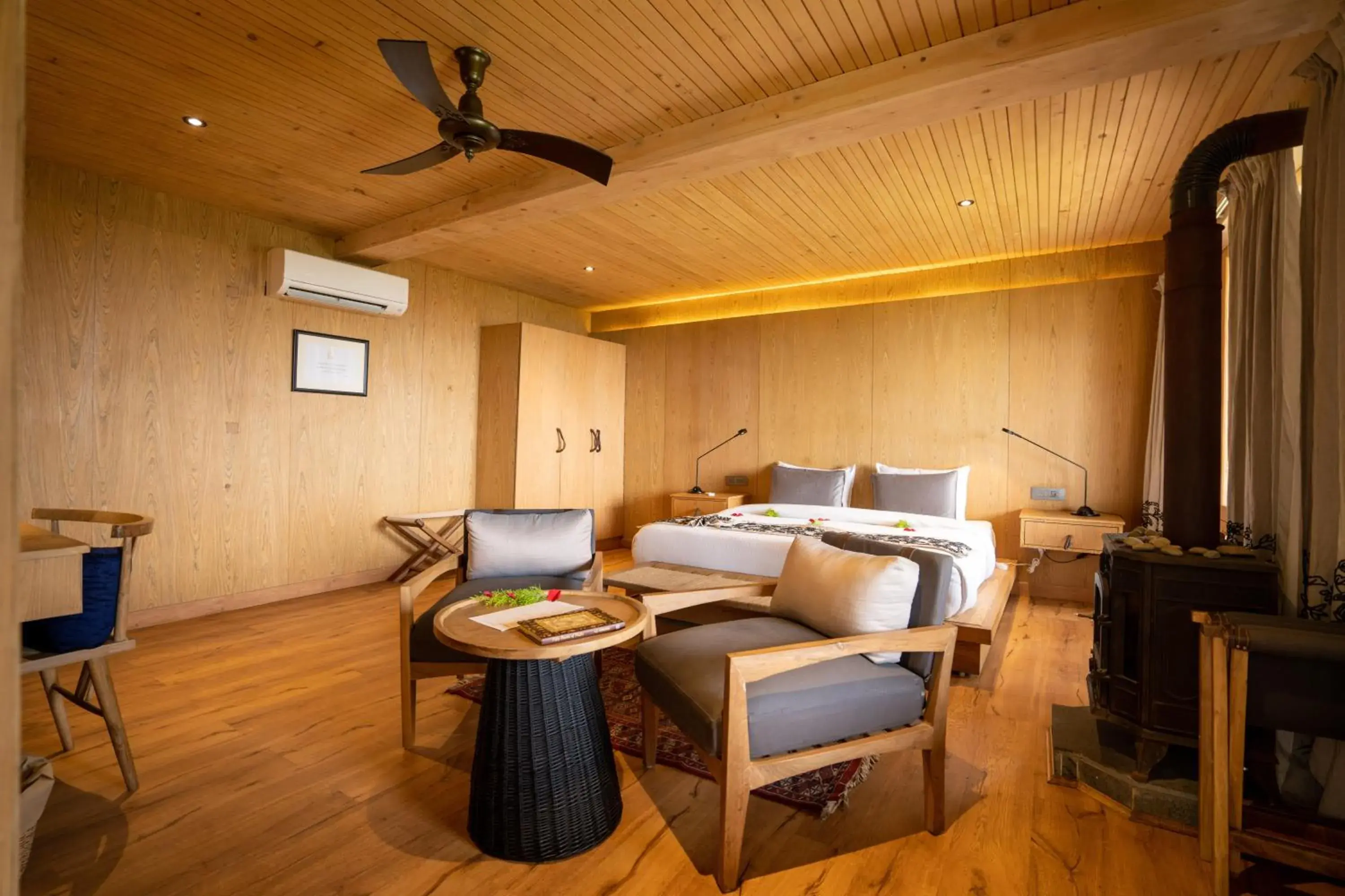 Bedroom, Bed in Qayaam Gah Bedroom, Bed in Qayaam Gah