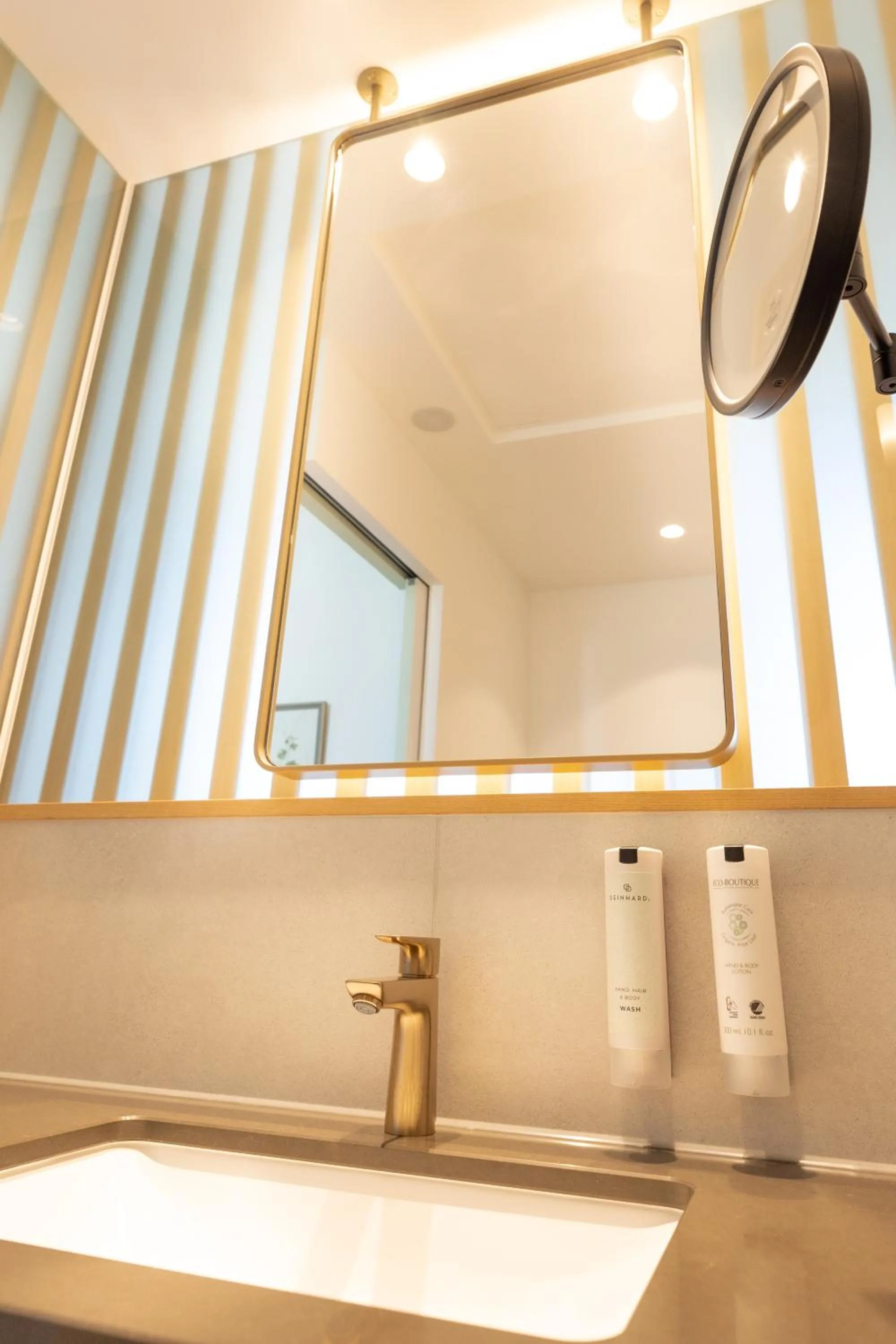 Bathroom in DEINHARD's