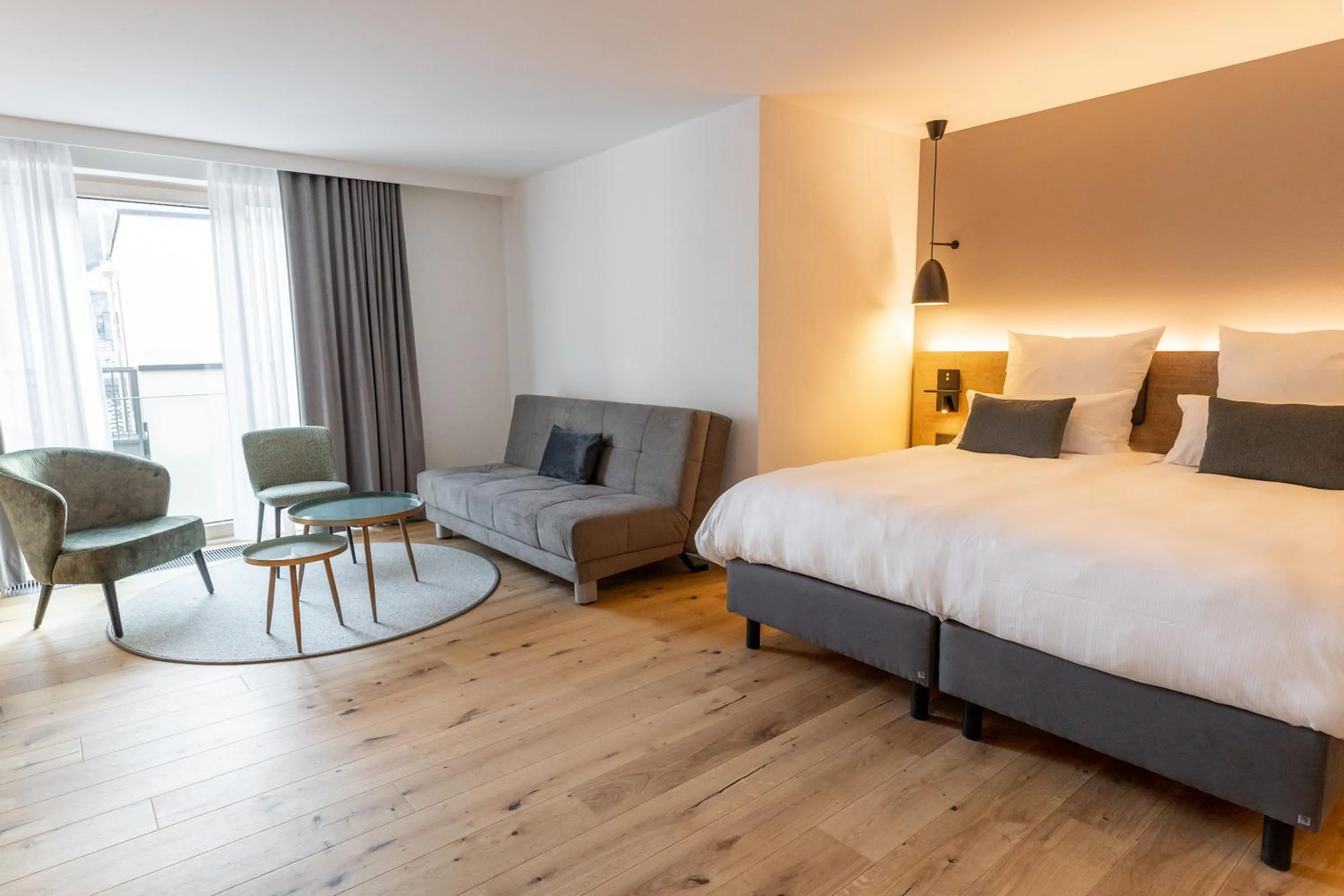 Photo of the whole room, Bed in DEINHARD's