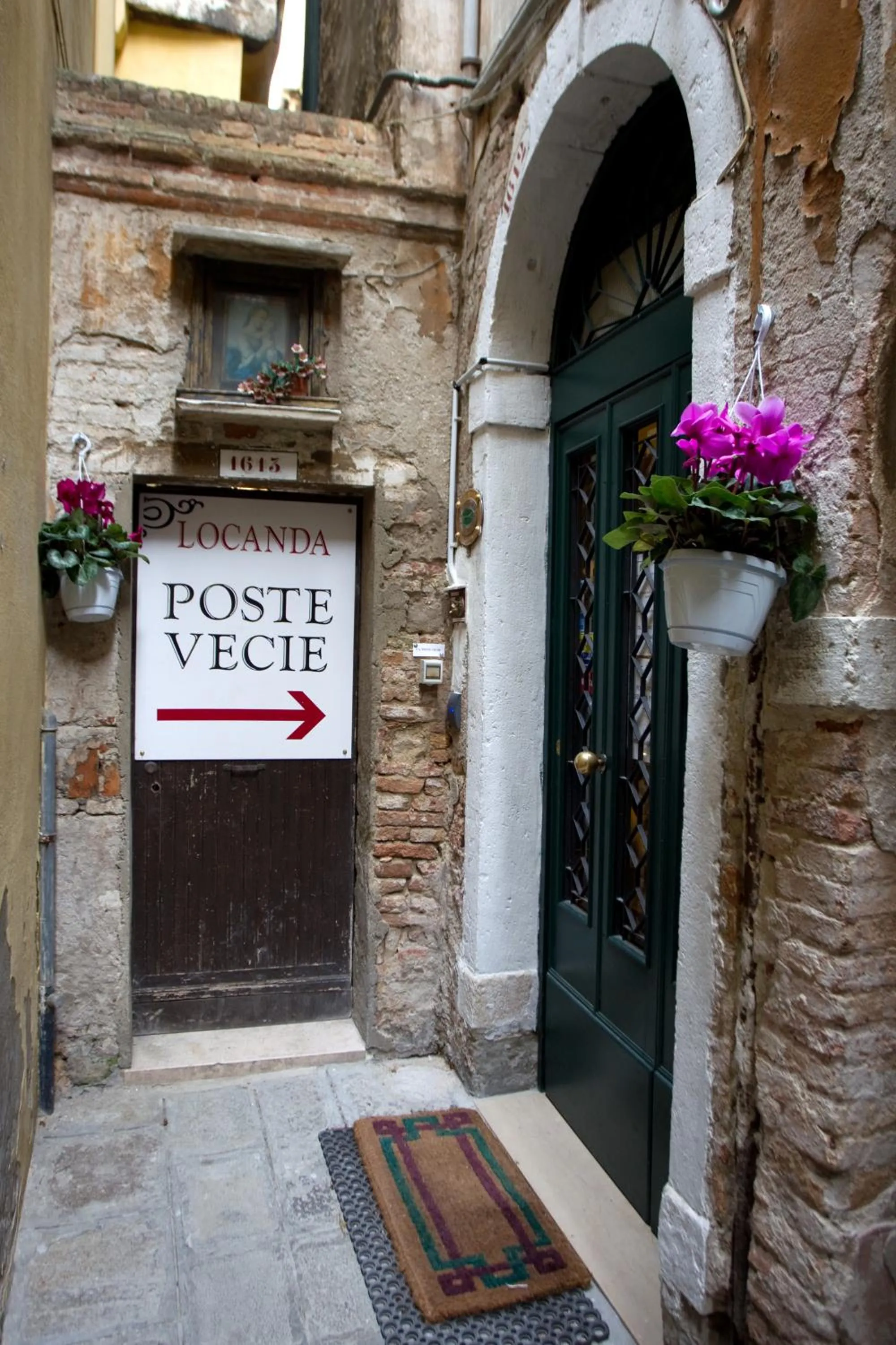 Facade/entrance in Locanda Poste Vecie