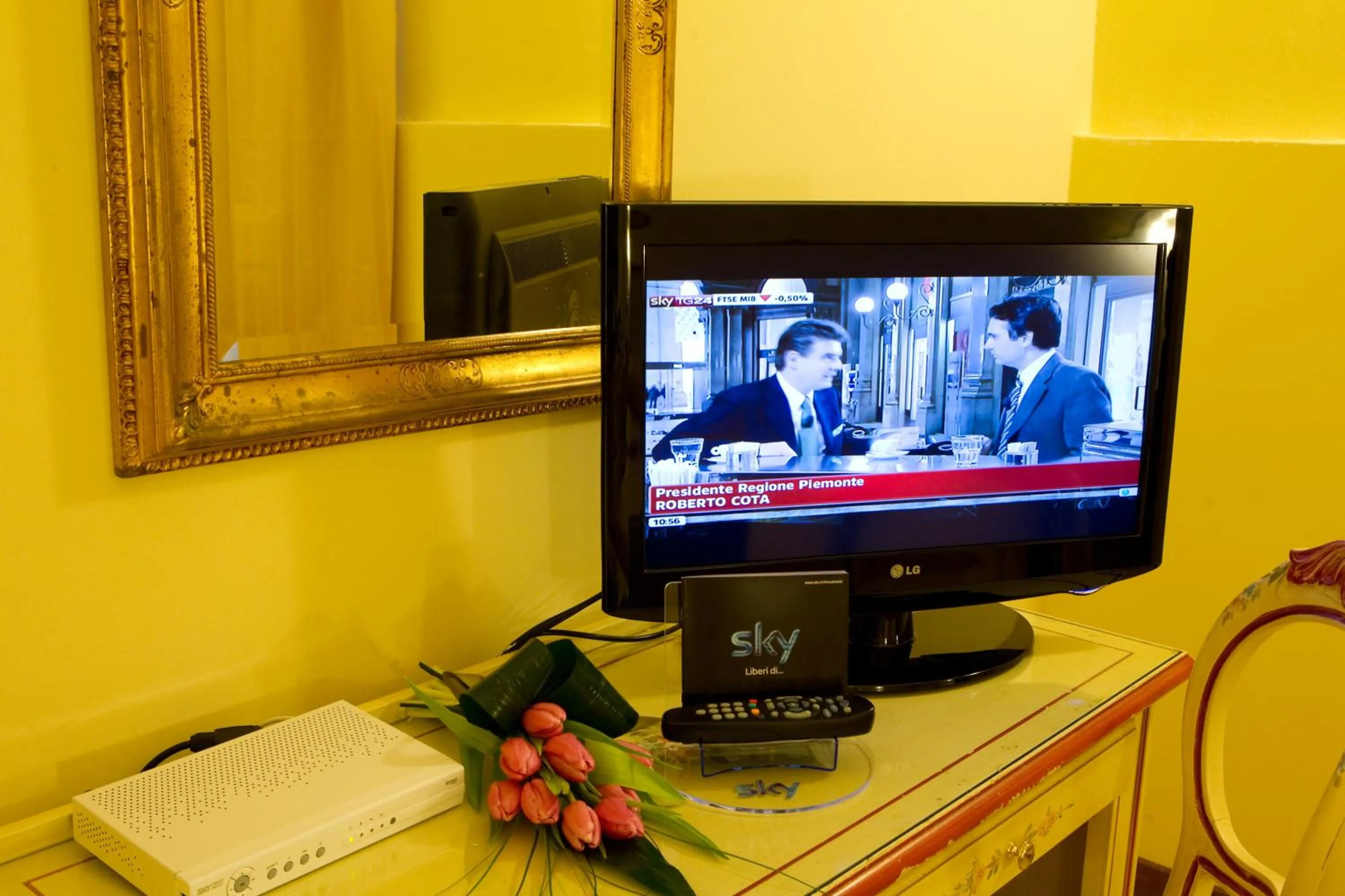 Communal lounge/ TV room in Locanda Poste Vecie