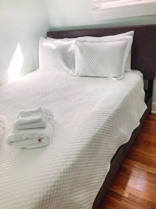 Bed in University House - 8 Bedrooms Walk to UF / Stadium