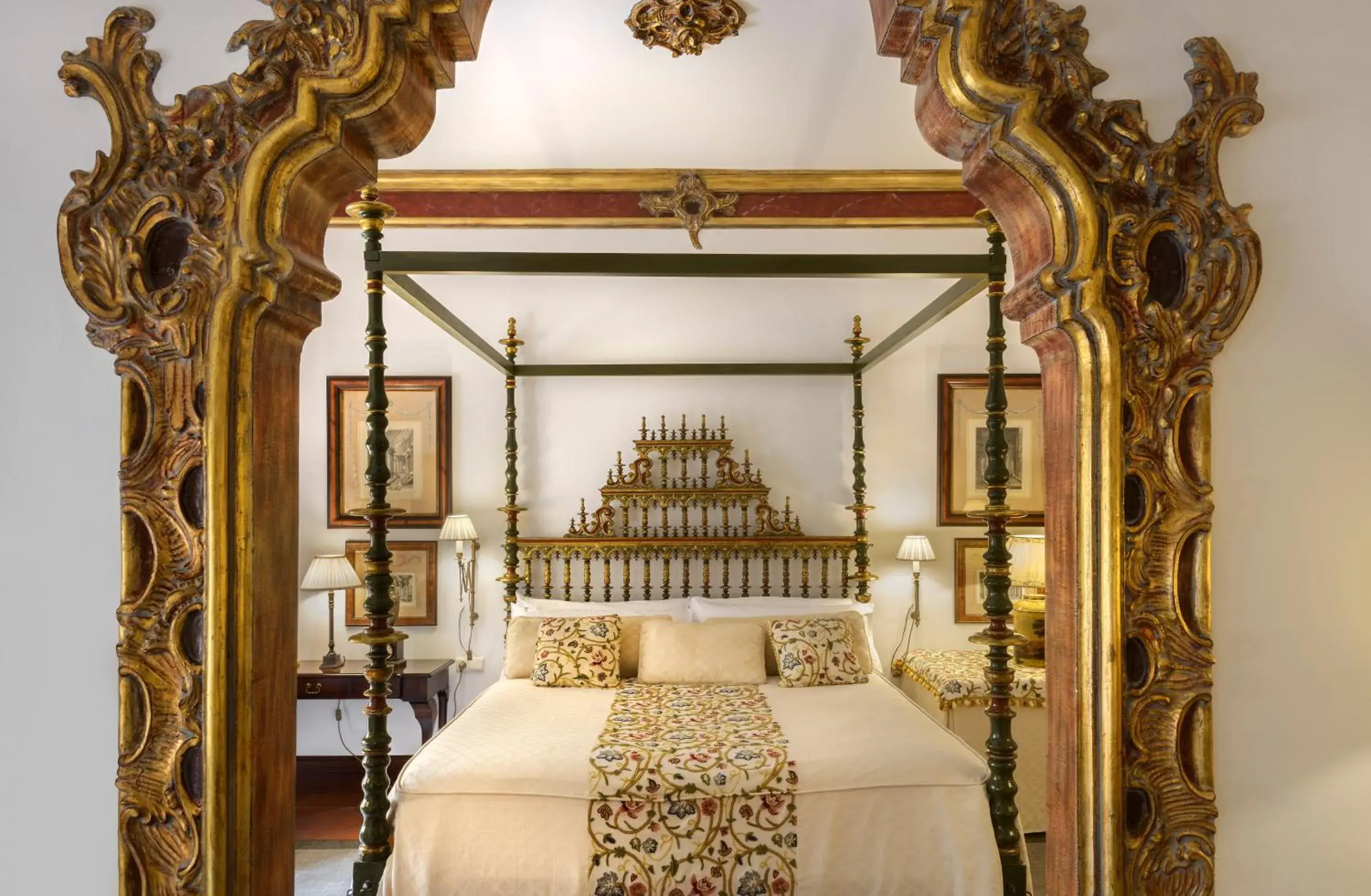 Suite with Balcony in Hotel Palacio Matutano-Daudén Suite with Balcony in Hotel Palacio Matutano-Daudén