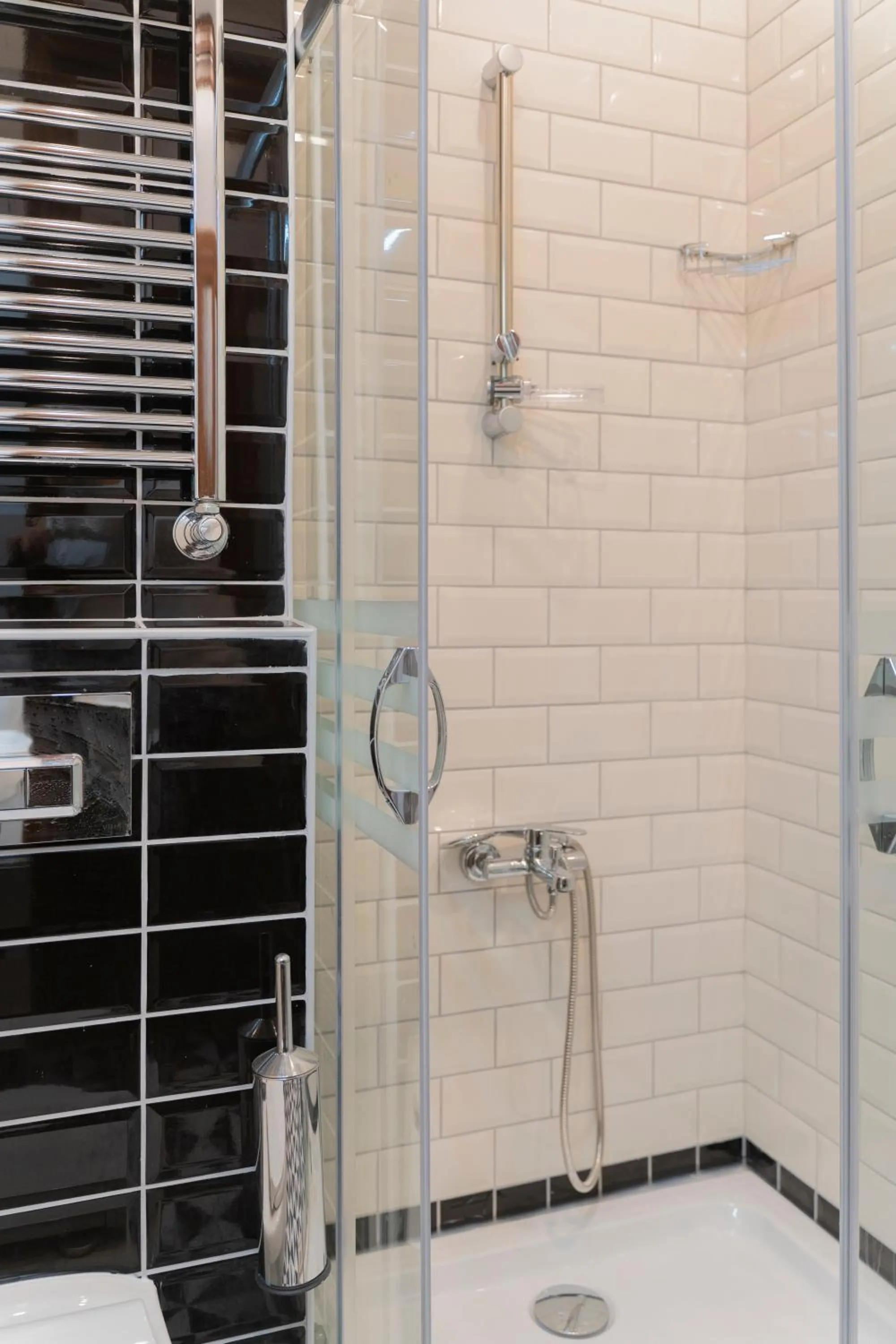 Bathroom in Rafinn Hotel