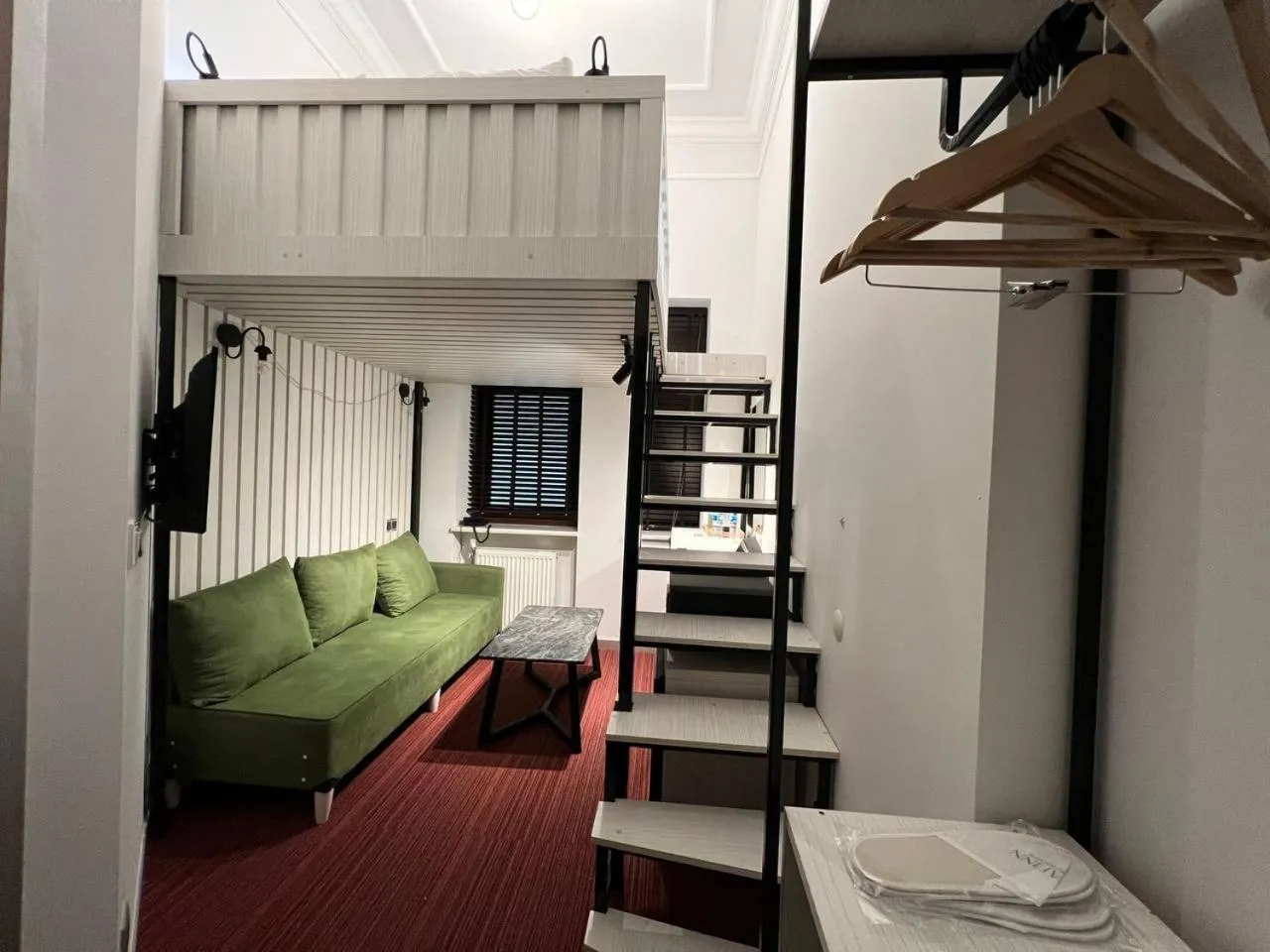 Living room, Bed in Rafinn Hotel