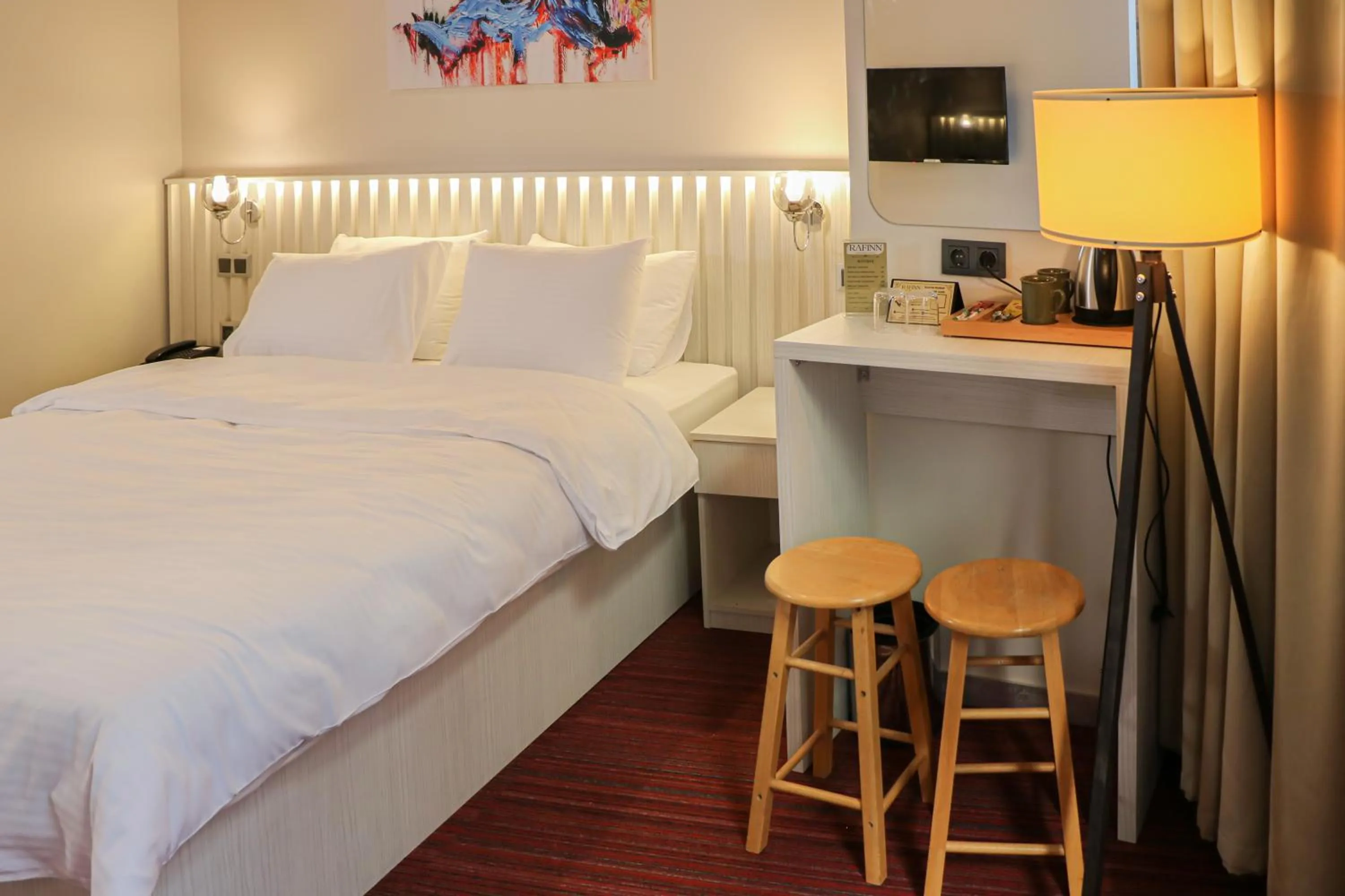 Coffee/tea facilities, Bed in Rafinn Hotel