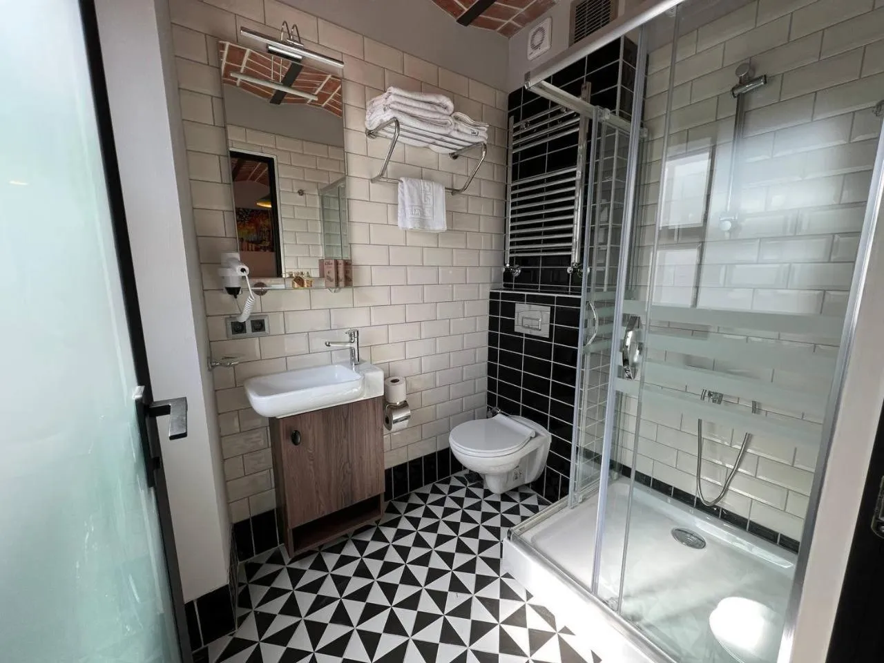 Bathroom in Rafinn Hotel