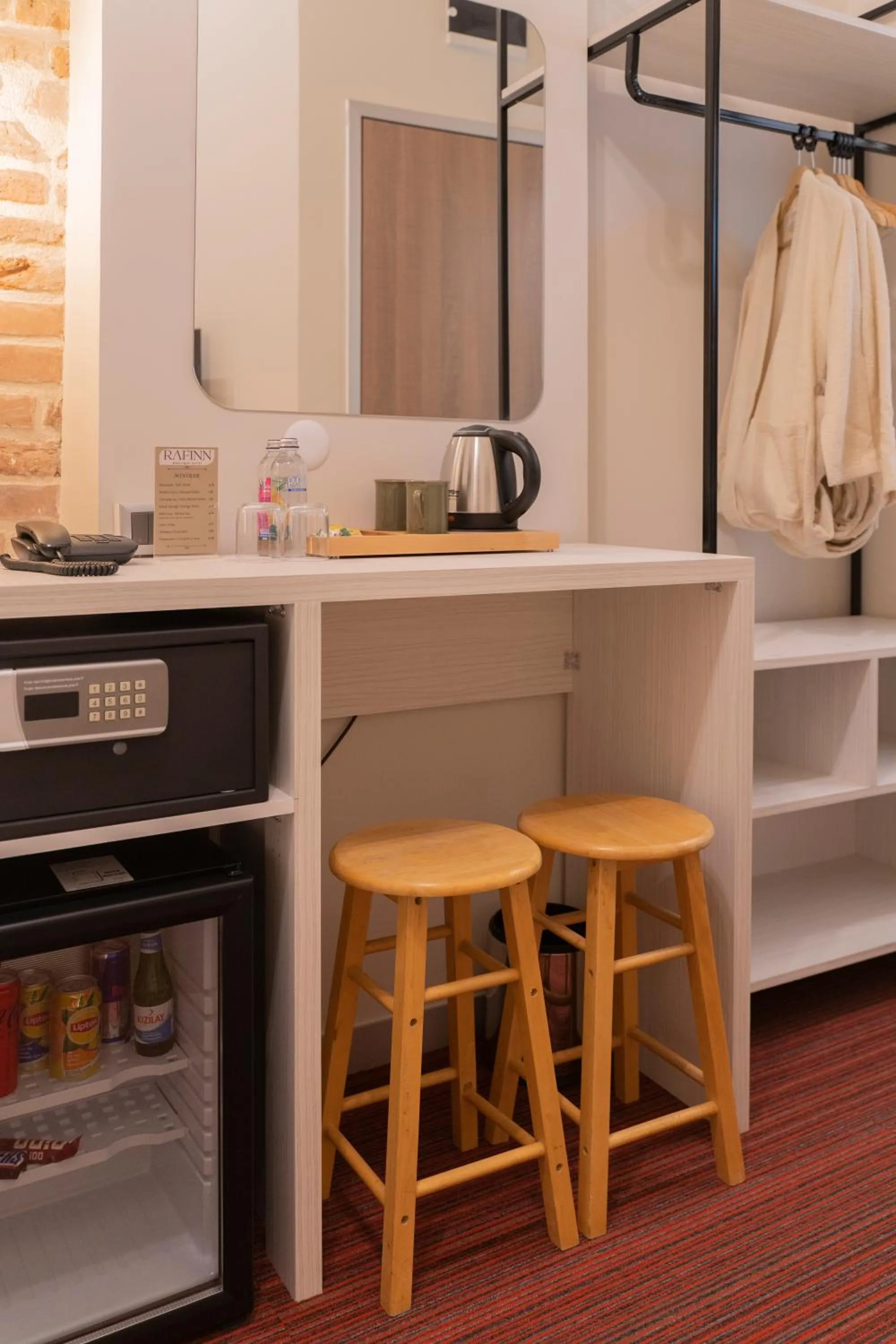 oven in Rafinn Hotel