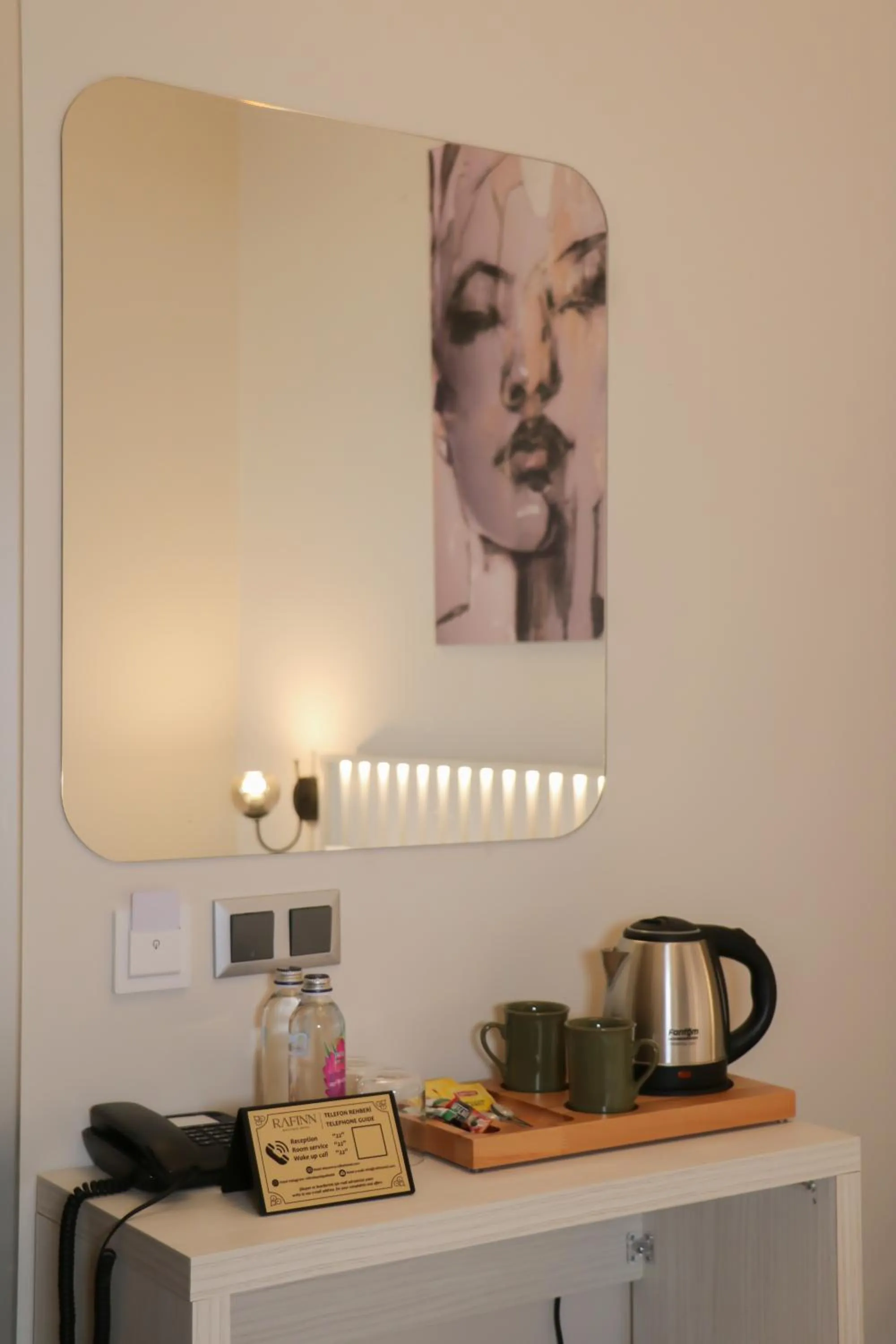 Coffee/tea facilities in Rafinn Hotel