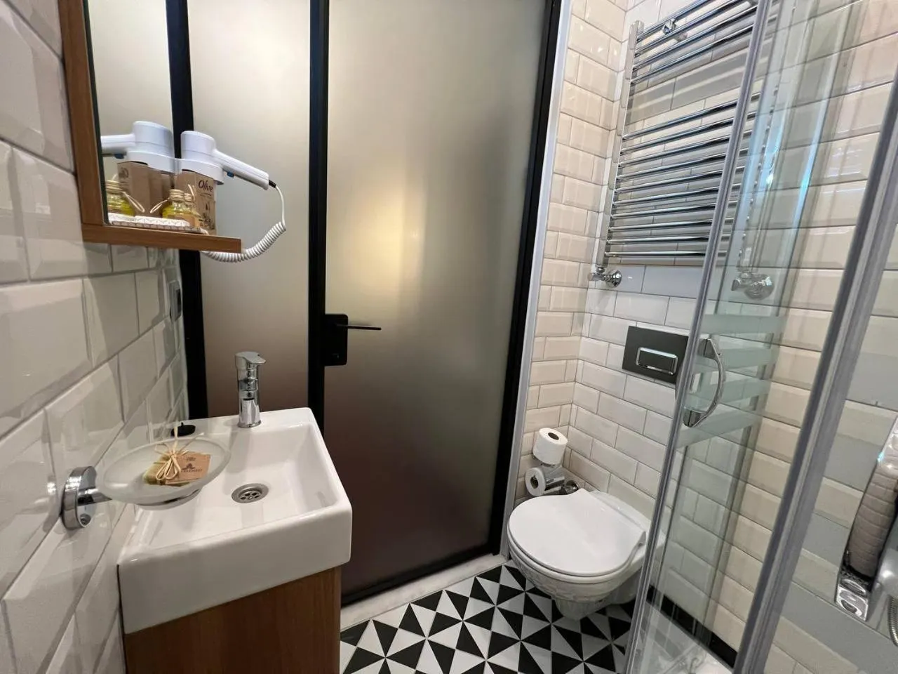 Toilet in Rafinn Hotel