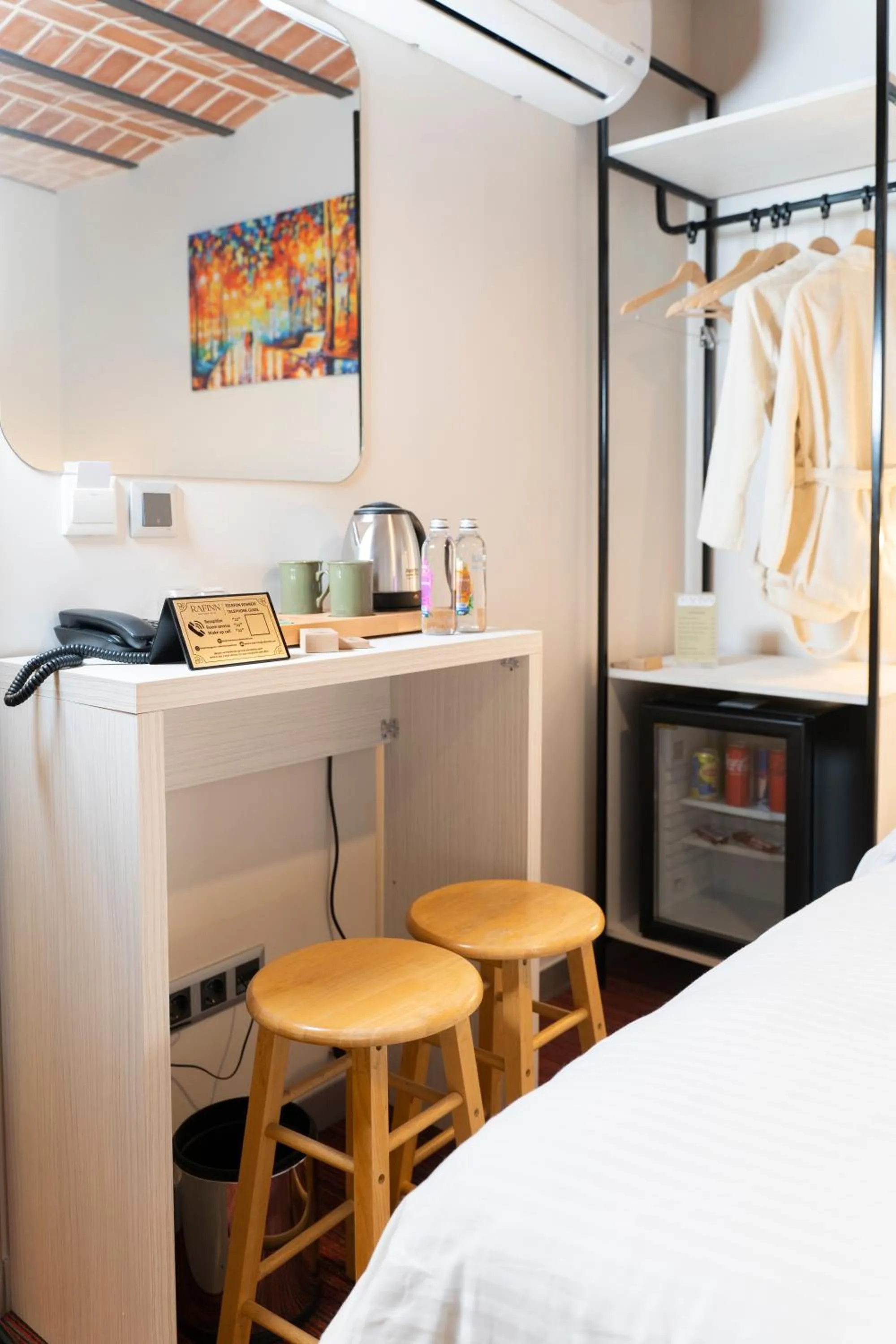 Coffee/tea facilities, Bed in Rafinn Hotel