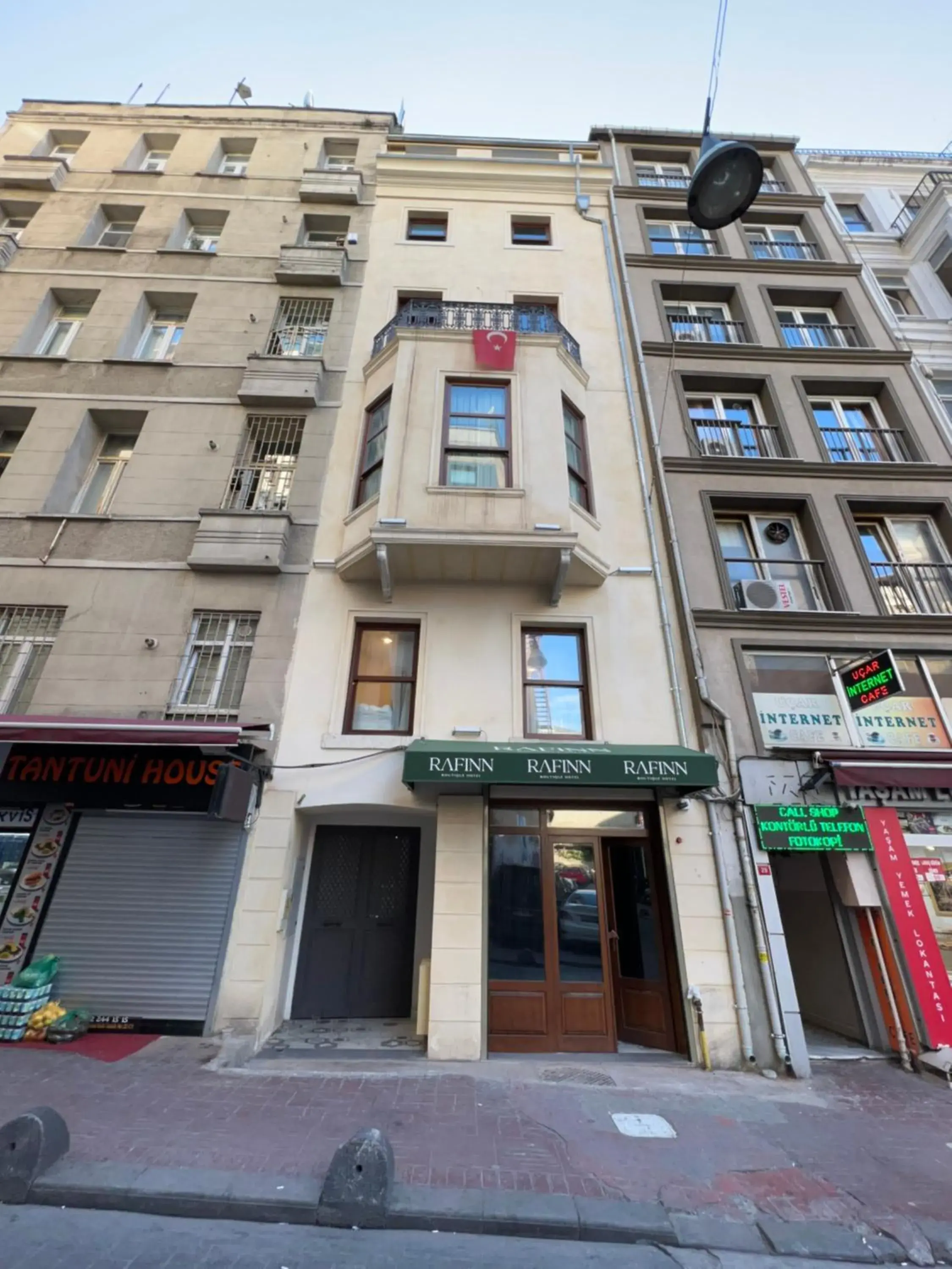 Property building in Rafinn Hotel Property building in Rafinn Hotel