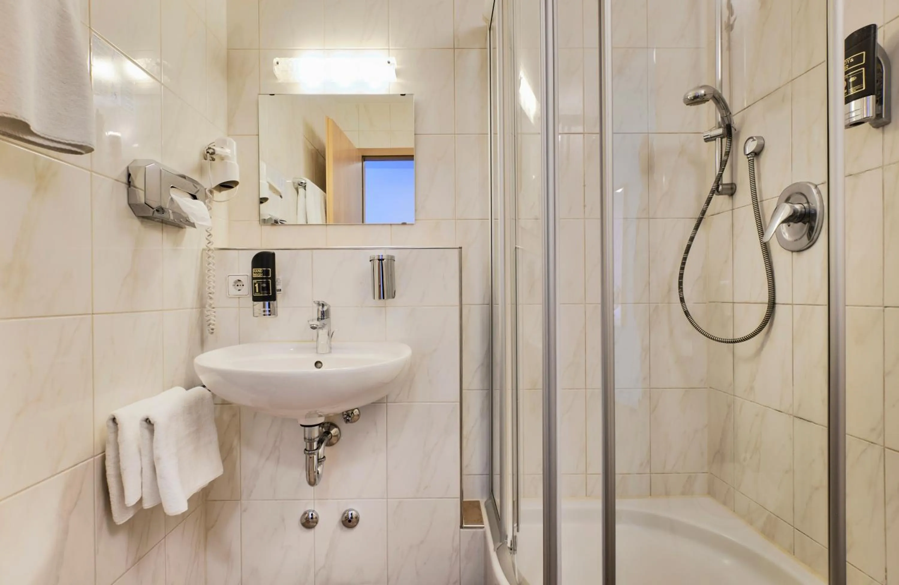 Shower in Hotel Restaurant Waldhorn Holzgerlingen