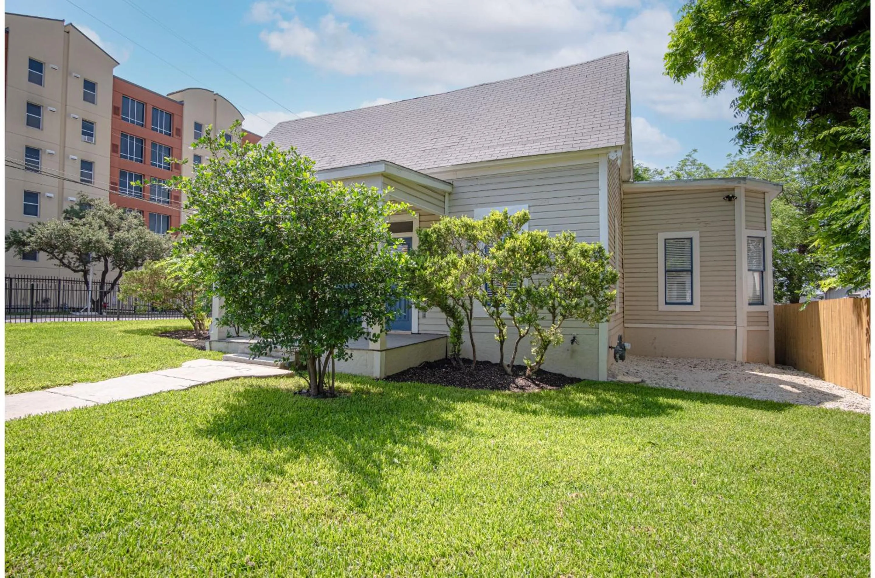 Incredible New 3BR2BA Near Downtown