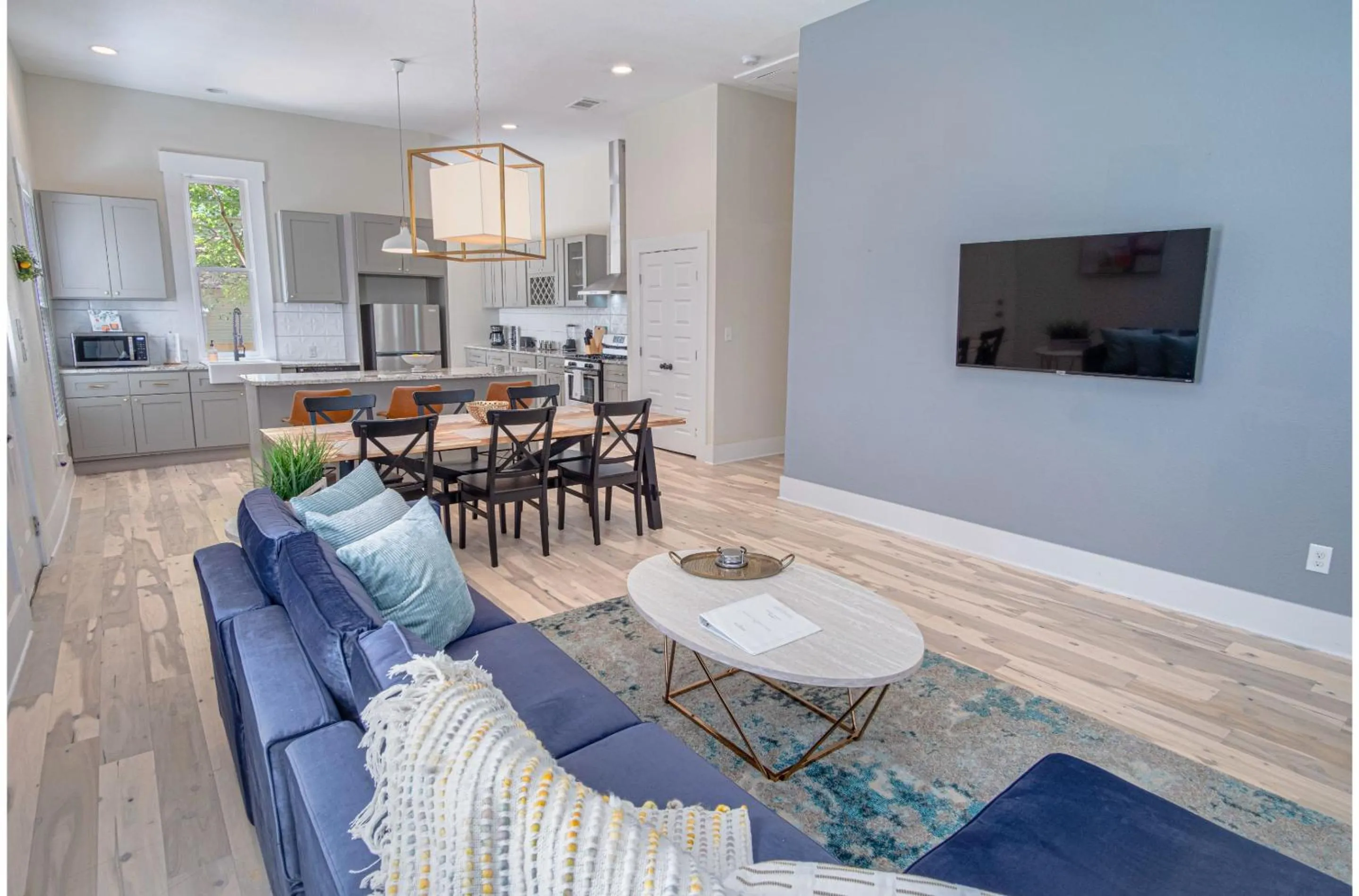 Incredible New 3BR2BA Near Downtown