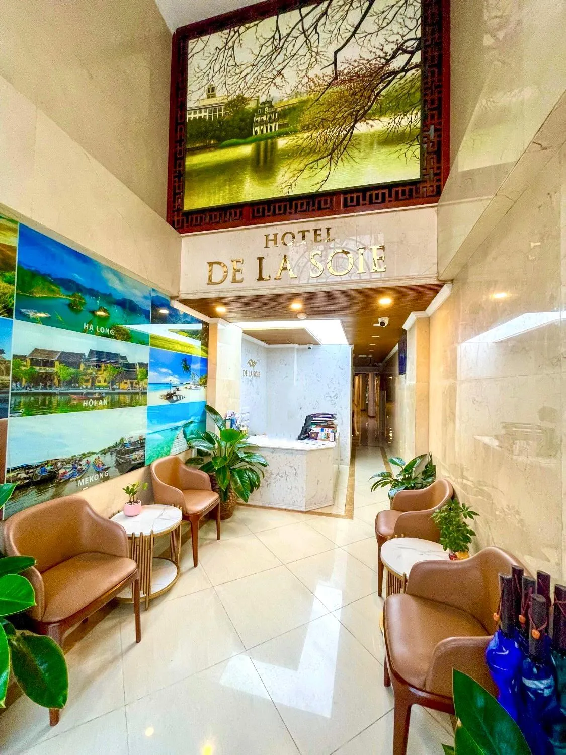 Lobby or reception in DE LA SOIE Hotel & Travel