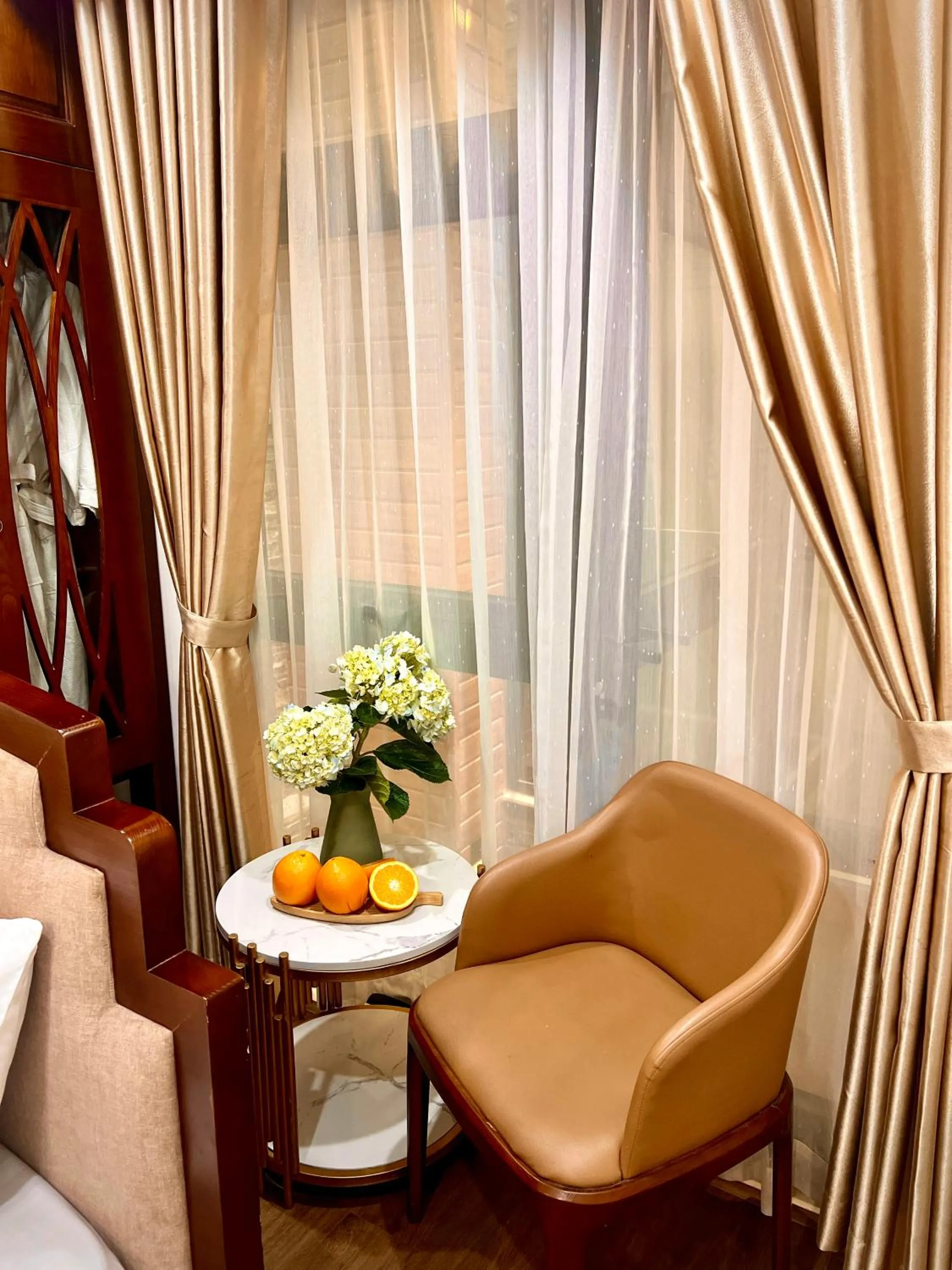 Photo of the whole room in DE LA SOIE Hotel & Travel