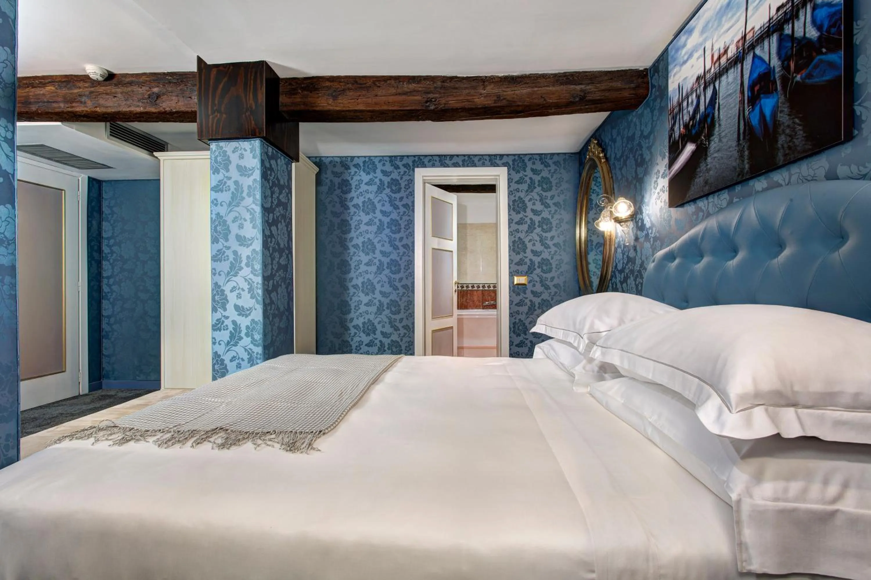 Bed in GKK Exclusive Private suite Venezia