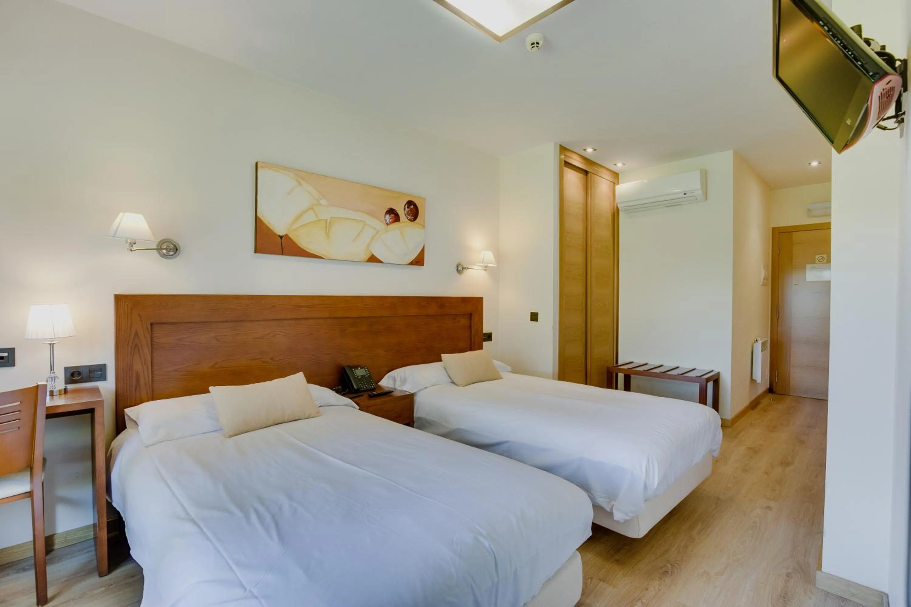 Photo of the whole room, Bed in Hotel Rural Campaniola