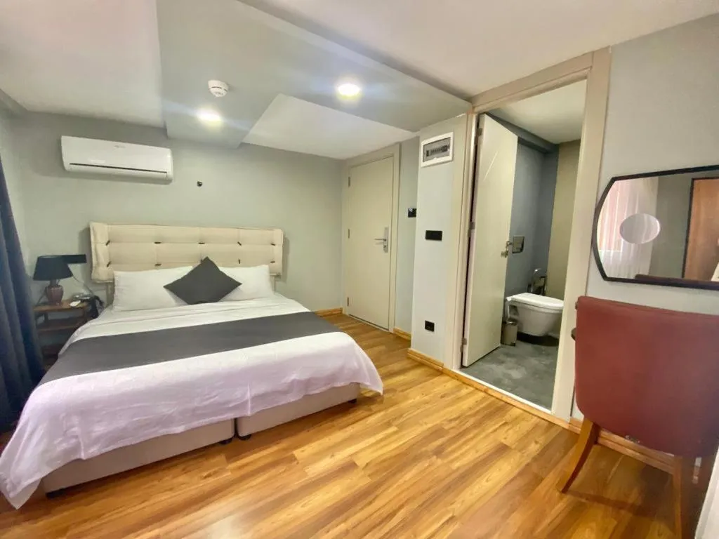 Queen Room with Sea View in sahar sultan hotel