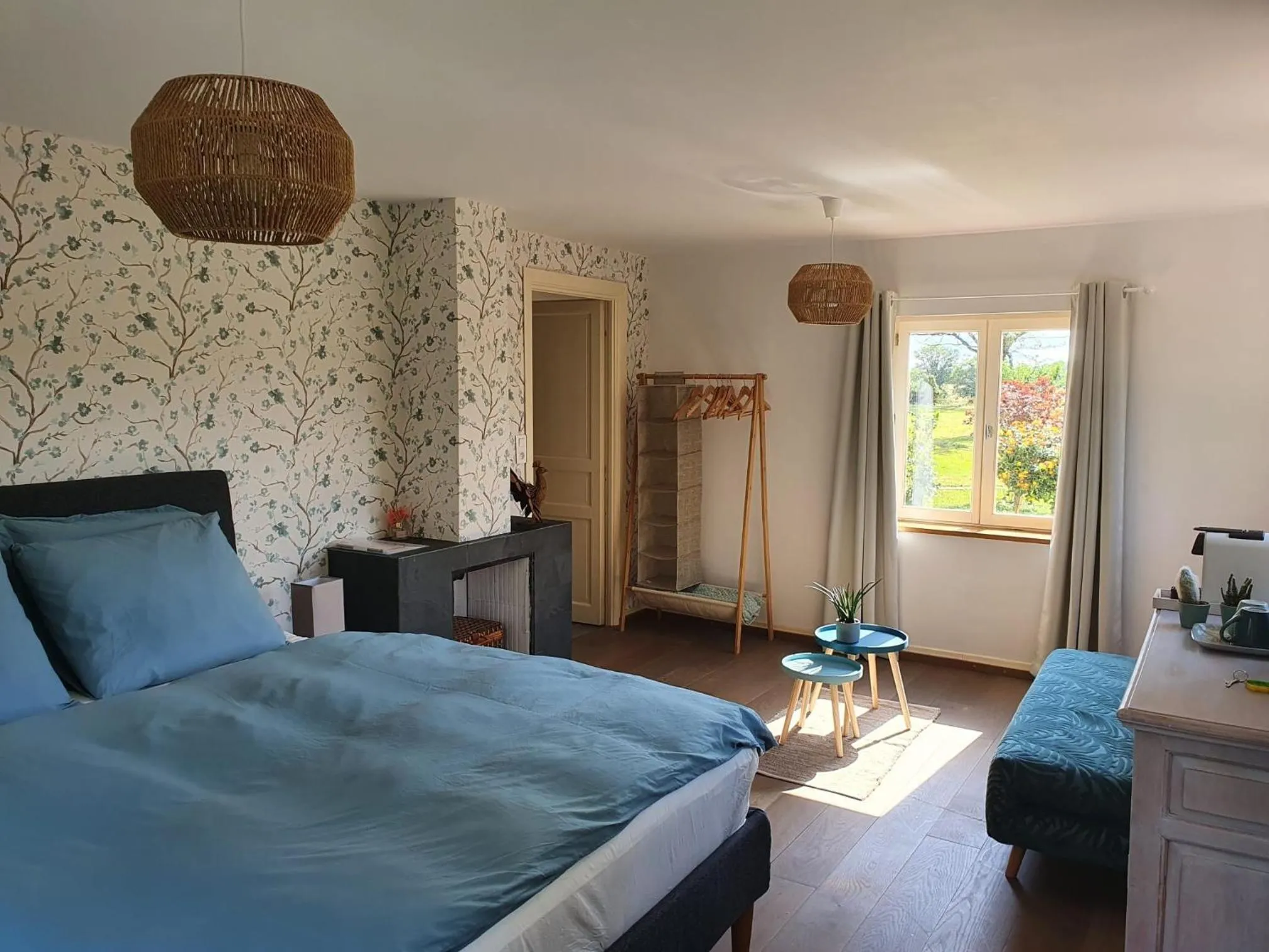 Photo of the whole room, Bed in Champ Du Bois