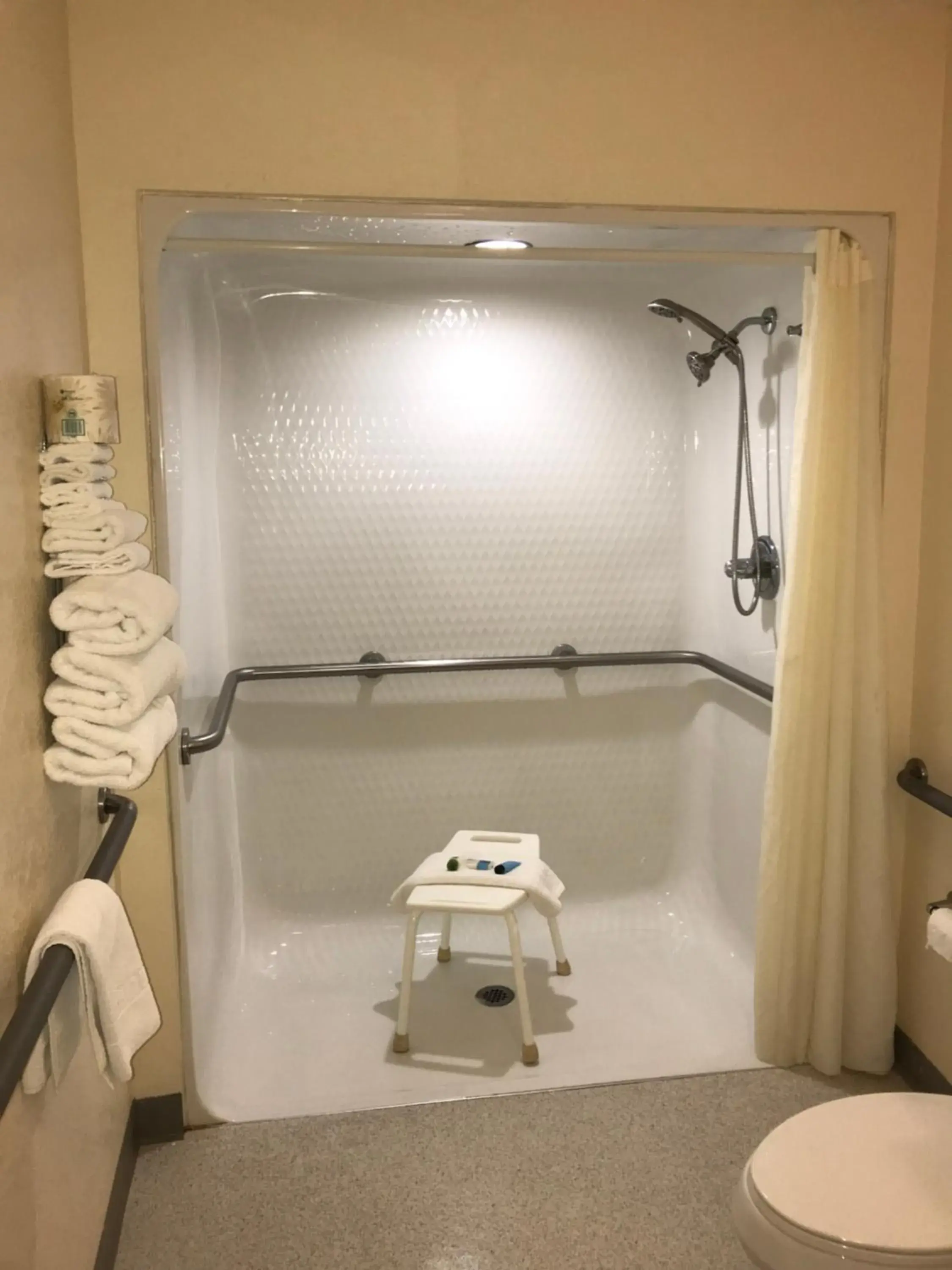 Standard Queen Room in Chadron Inn & Suites Standard Queen Room in Chadron Inn & Suites