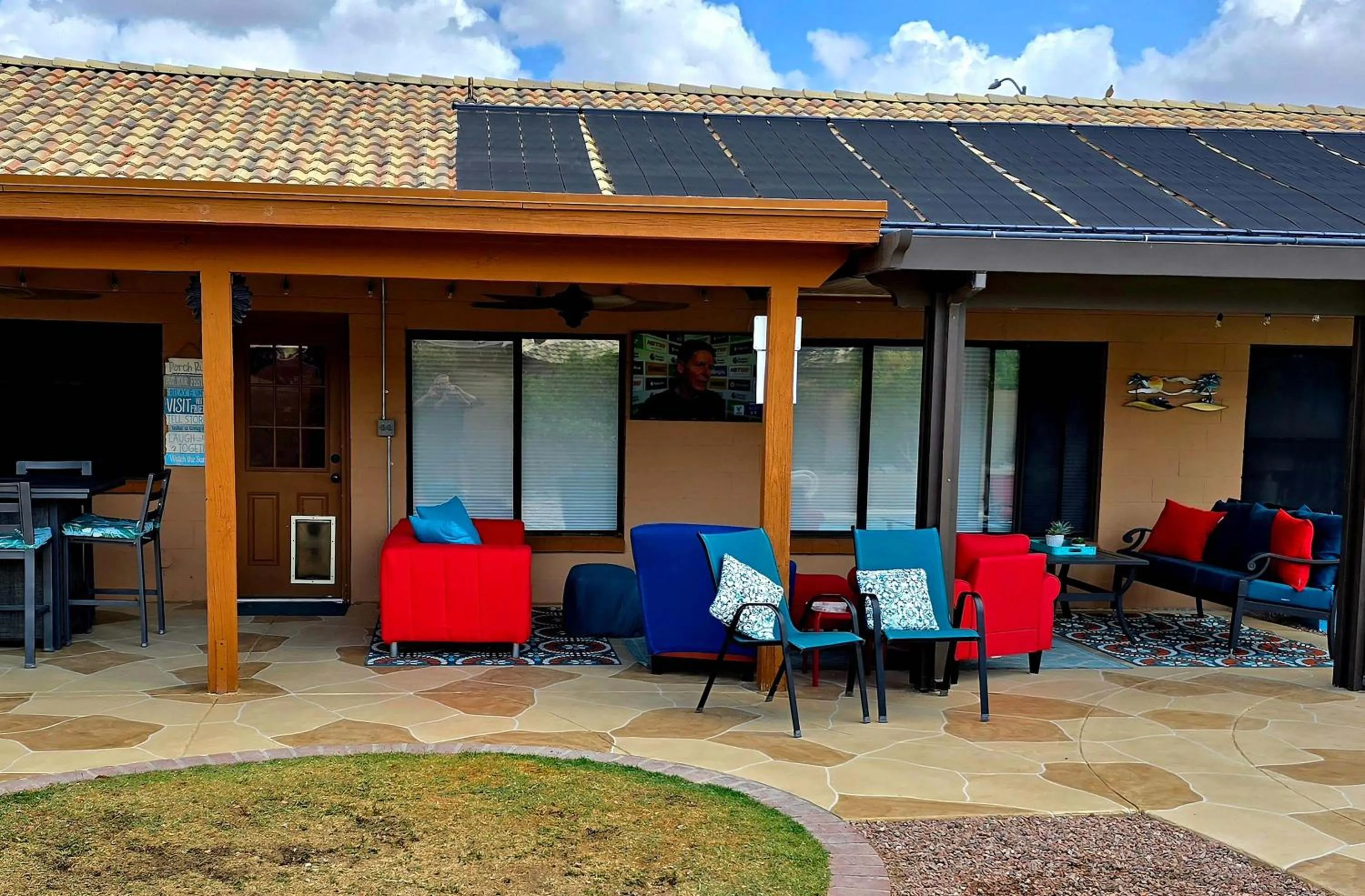 Cozy home with pool, fire table, BBQ, RV parking