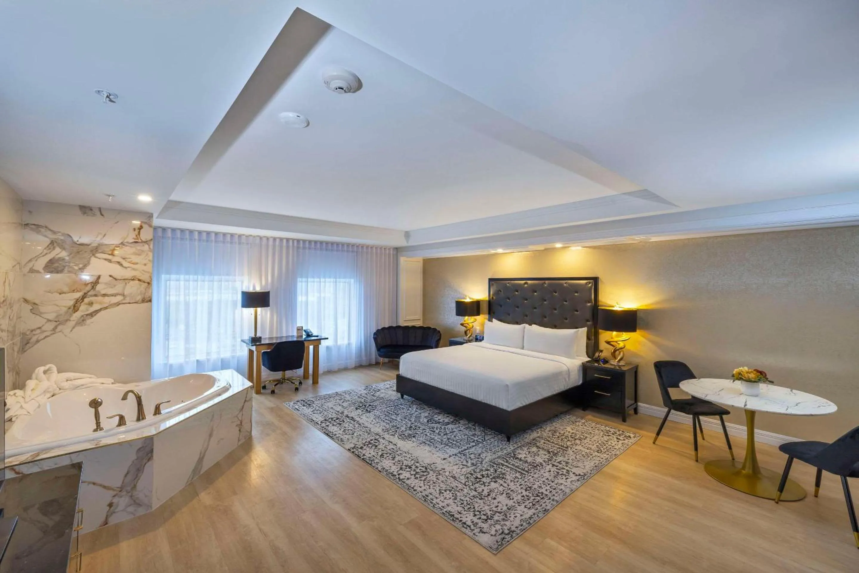 Bedroom, Bed in Halifax Tower Hotel & Conference Centre, an Ascend Collection Hotel