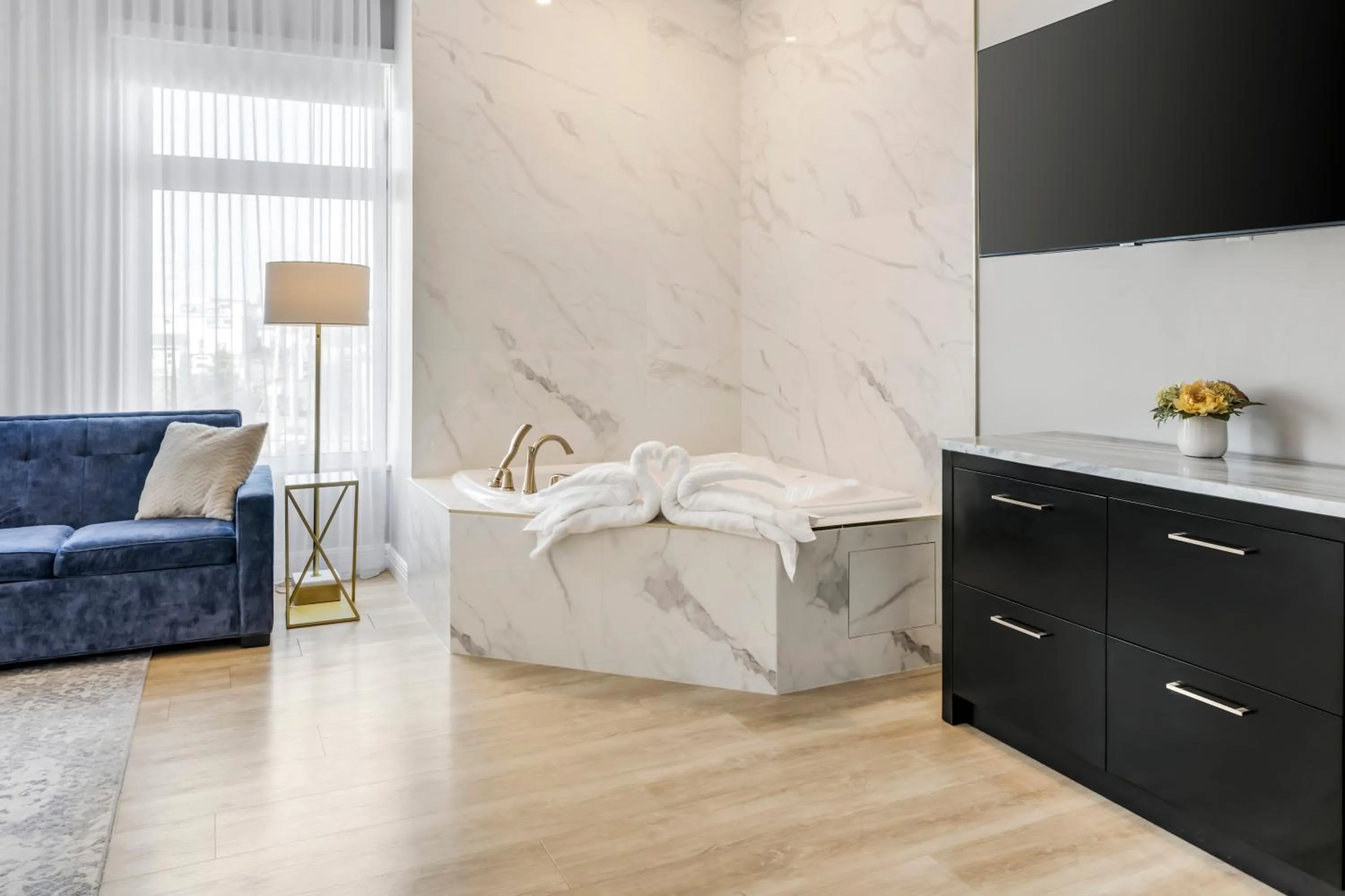 Seating area, Bed in Halifax Tower Hotel & Conference Centre, an Ascend Collection Hotel